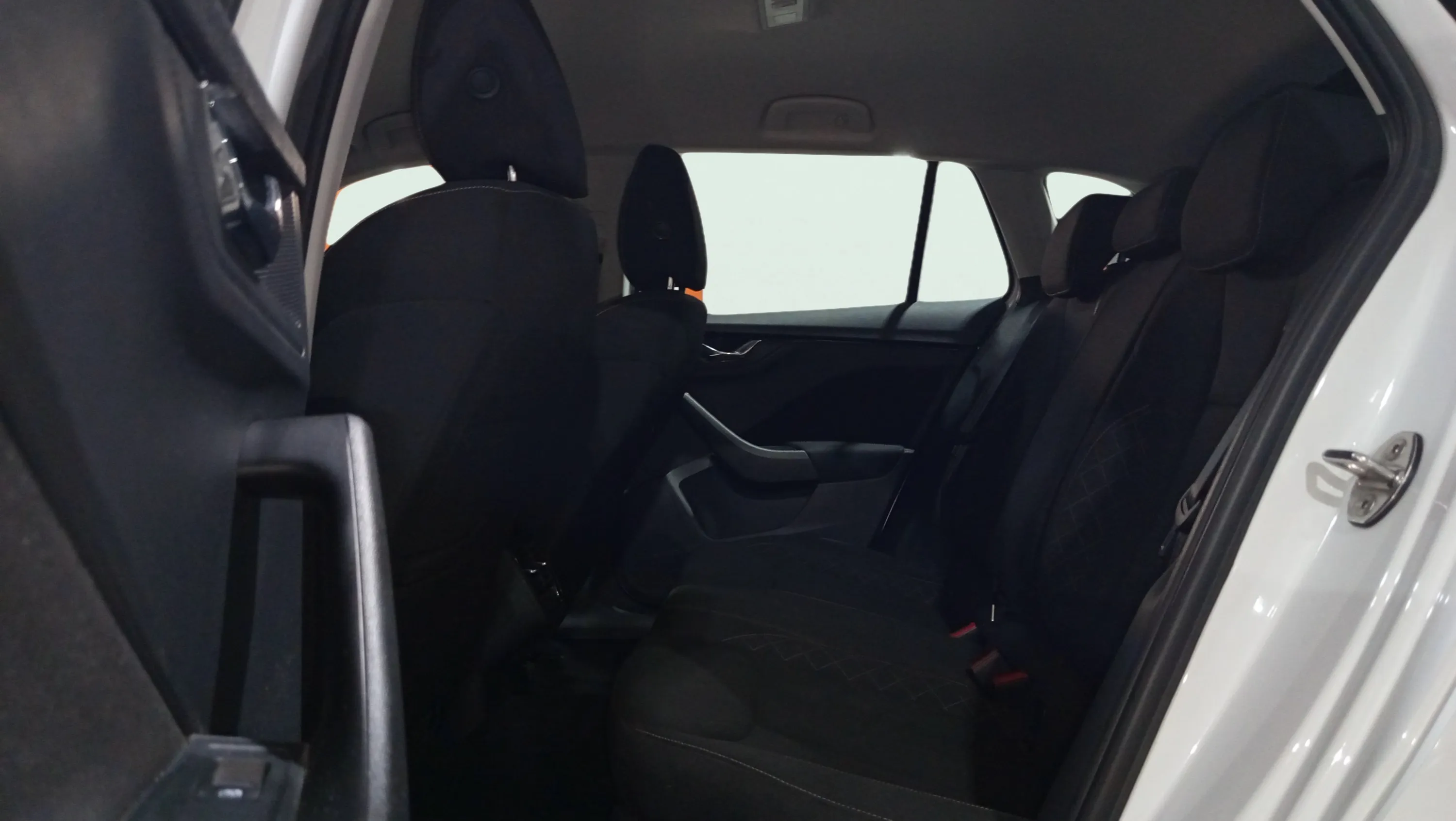 Škoda Scala 1.6 TDI DSG Style - foto 13