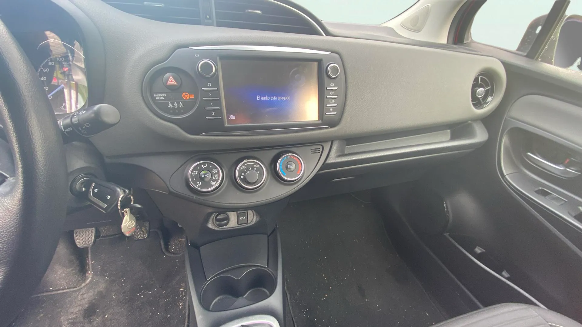 Toyota Yaris 1.0 70 Active - foto 9