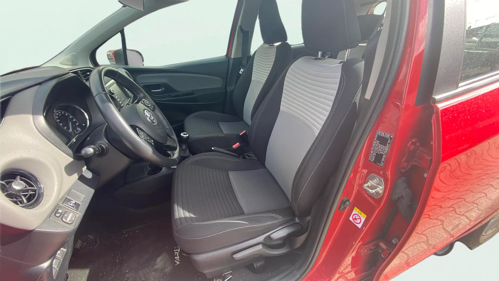 Toyota Yaris 1.0 70 Active - foto 10