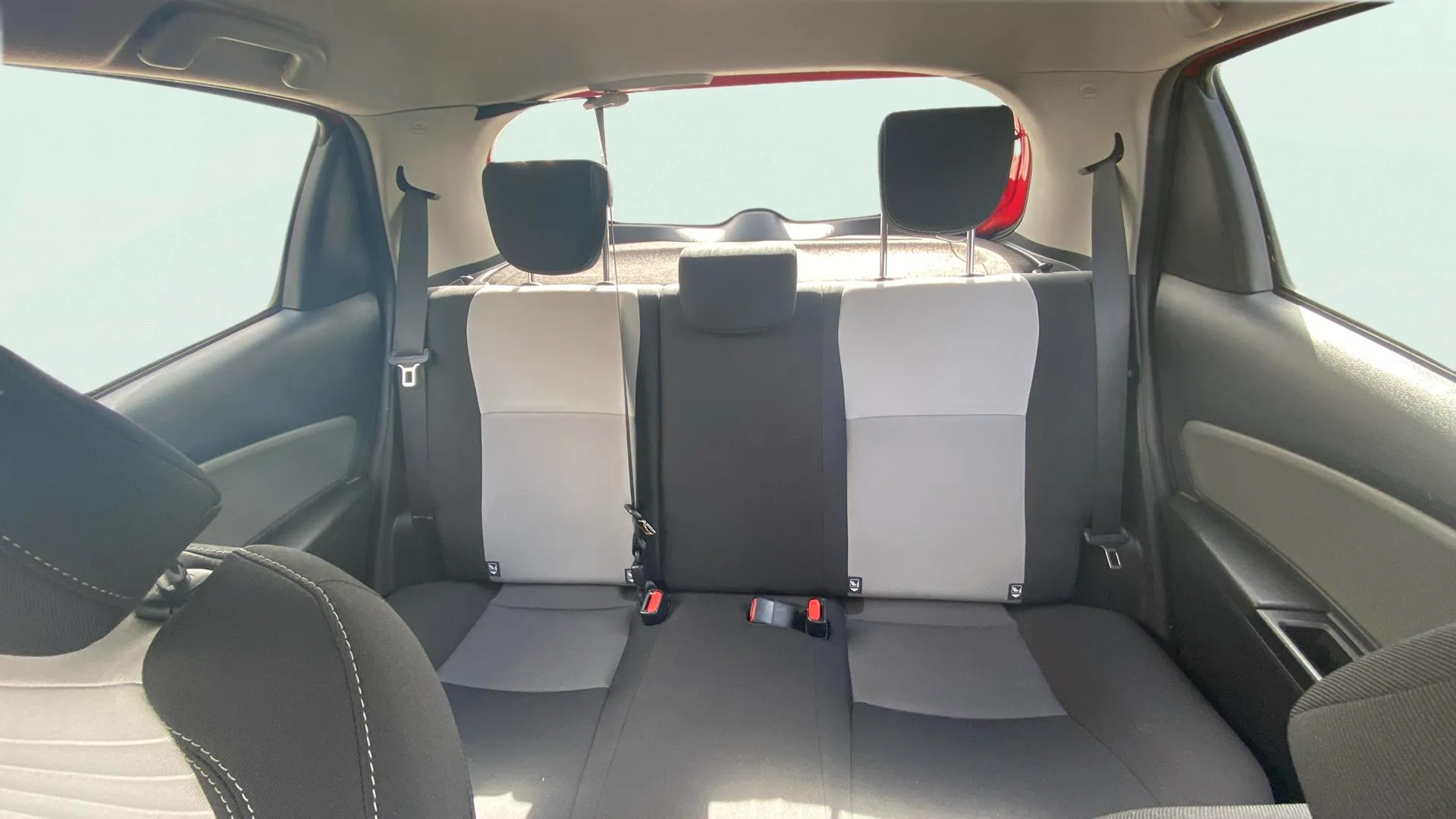 Toyota Yaris 1.0 70 Active - foto 12