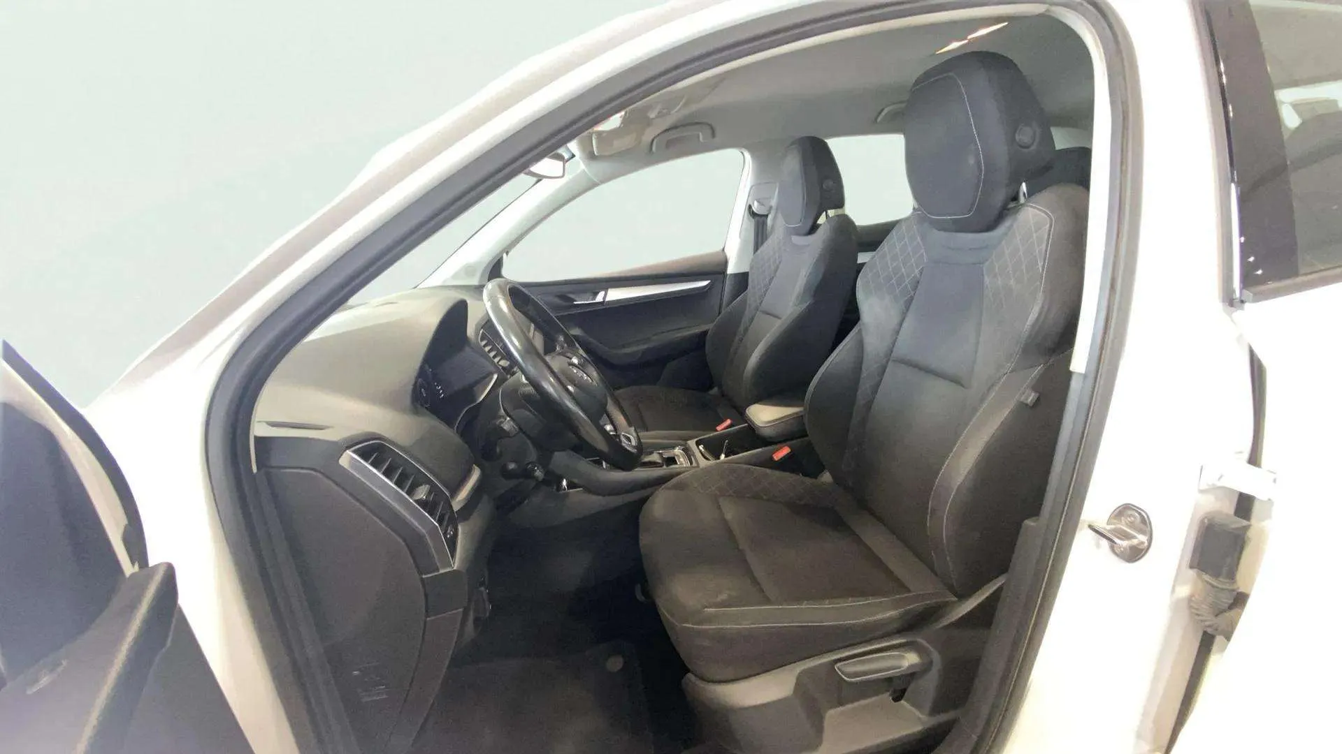 Škoda Karoq 2.0 TDI DSG 4x4 Ambition - foto 16