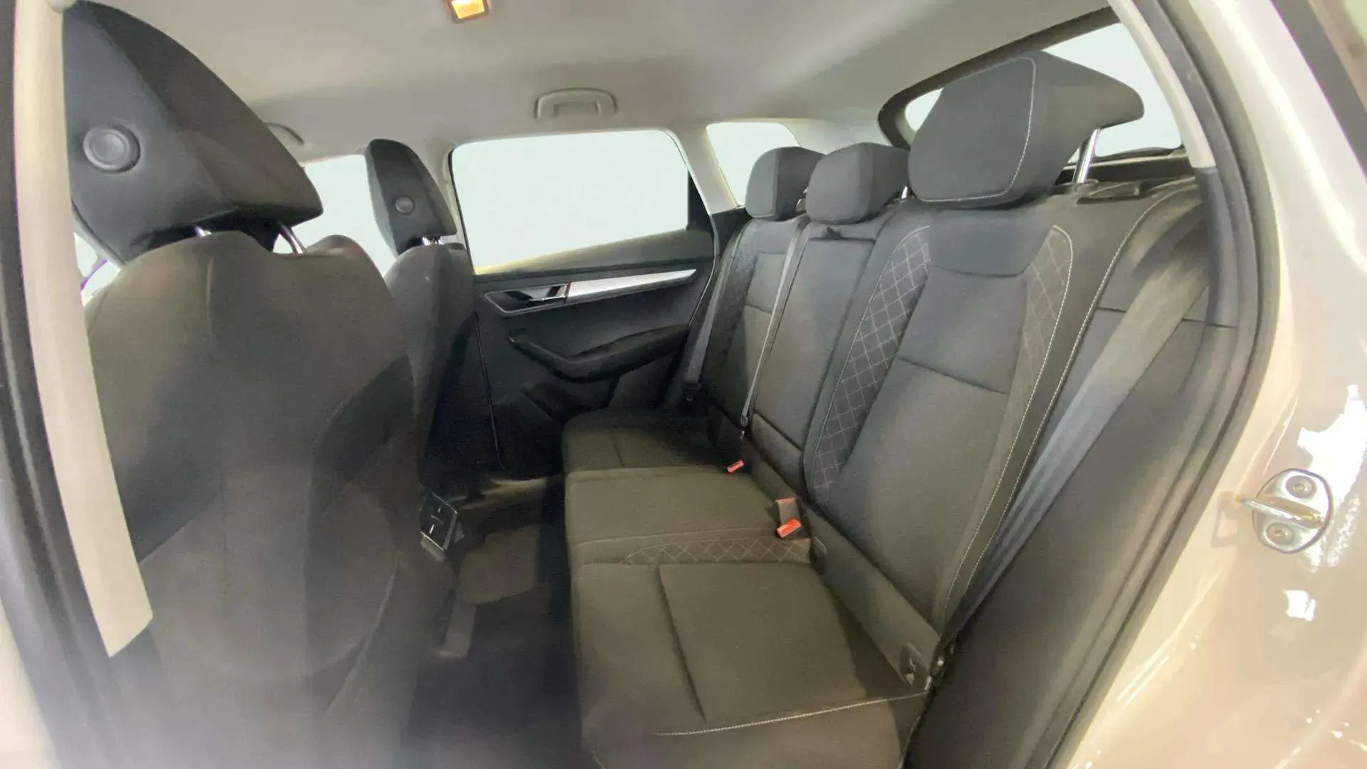 Škoda Karoq 2.0 TDI DSG 4x4 Ambition - foto 17