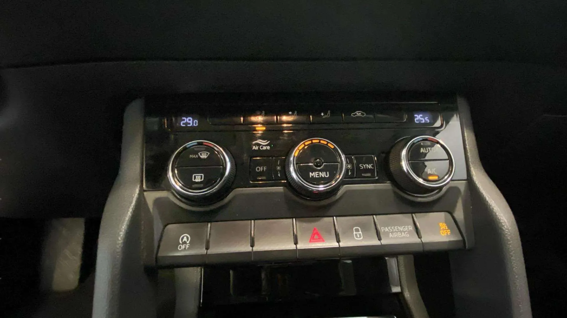 Škoda Karoq 2.0 TDI DSG 4x4 Ambition - foto 28