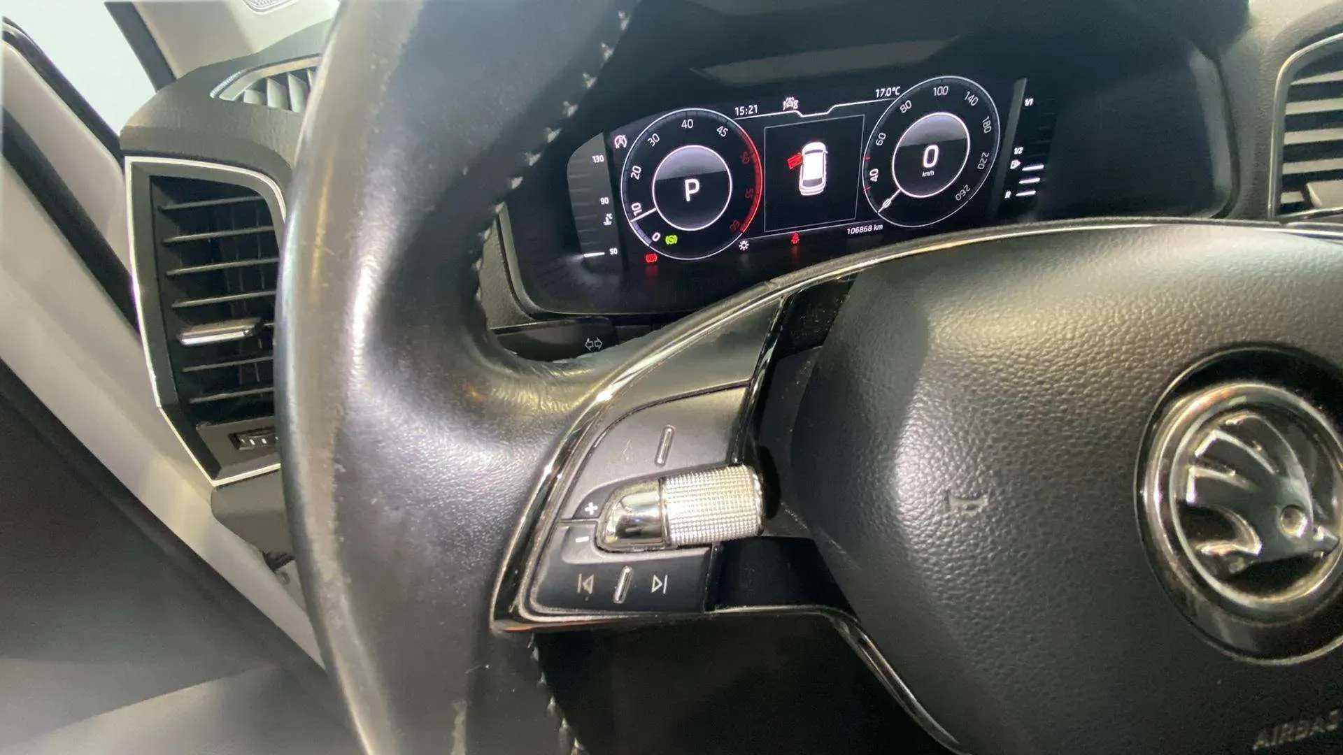 Škoda Karoq 2.0 TDI DSG 4x4 Ambition - foto 25