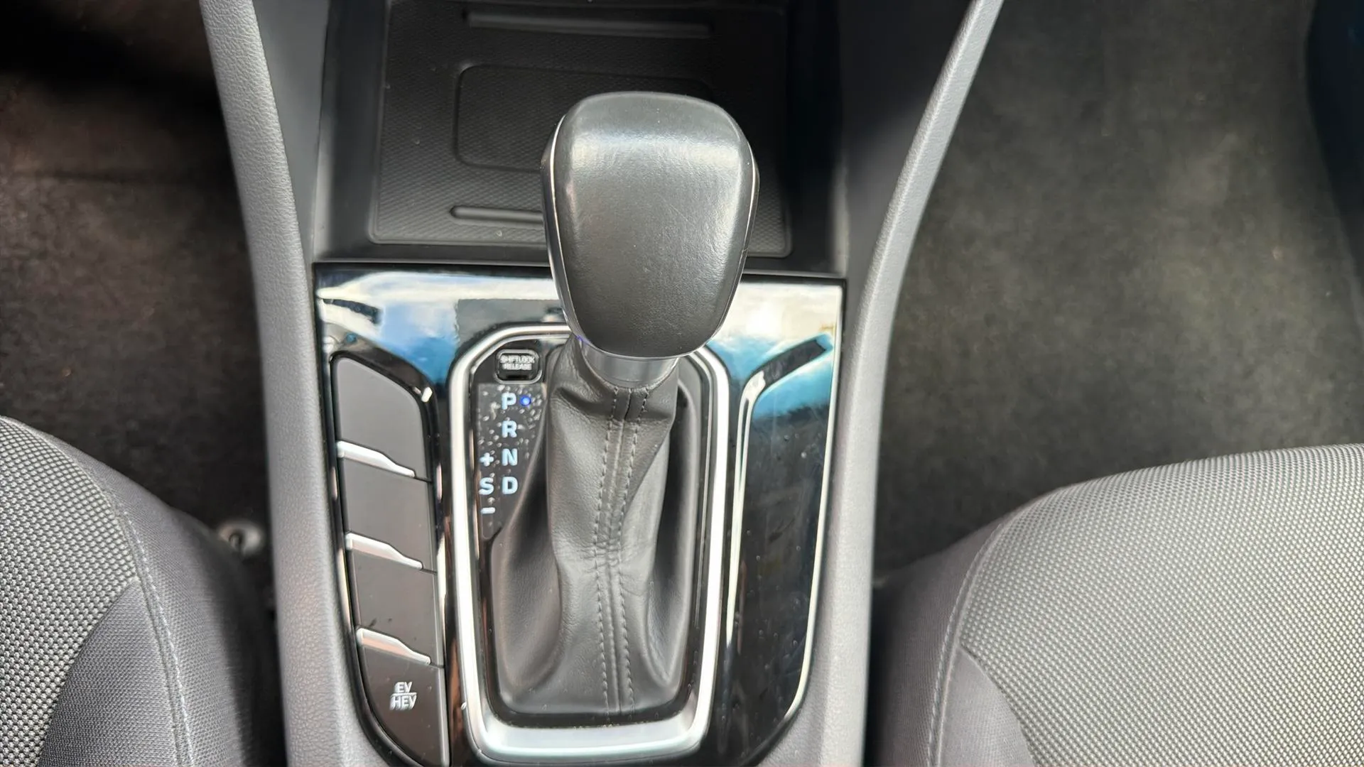 Hyundai Ioniq 1.6 GDI PHEV Style DCT - foto 21