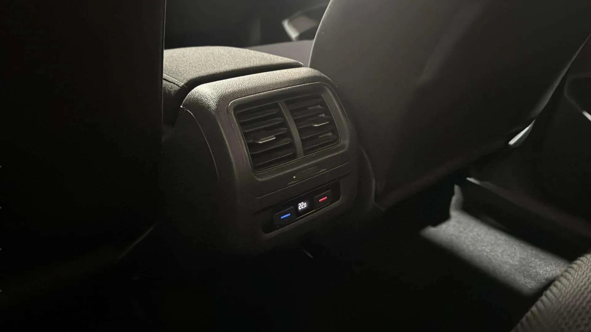 Volkswagen Touran Business Navi 2.0 TDI DSG - foto 16