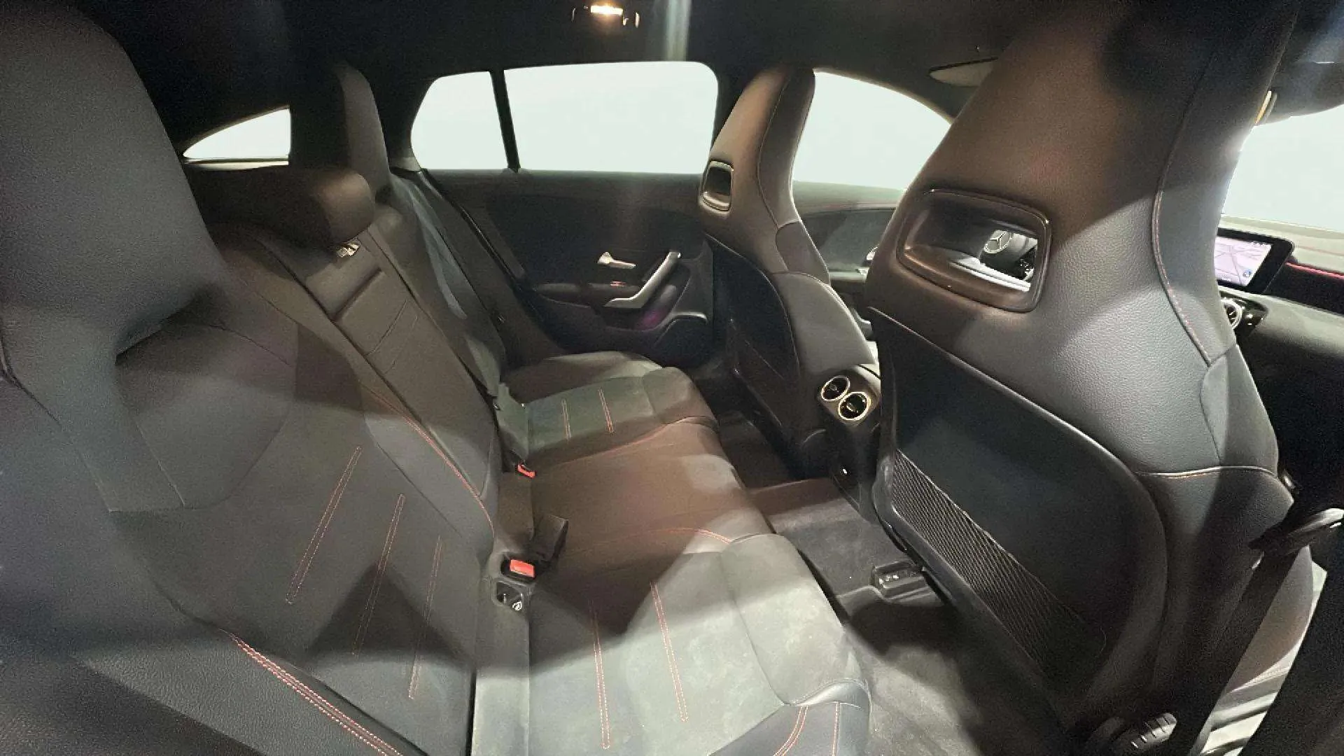 Mercedes-Benz CLA 200 D DCT Shooting Brake - foto 12