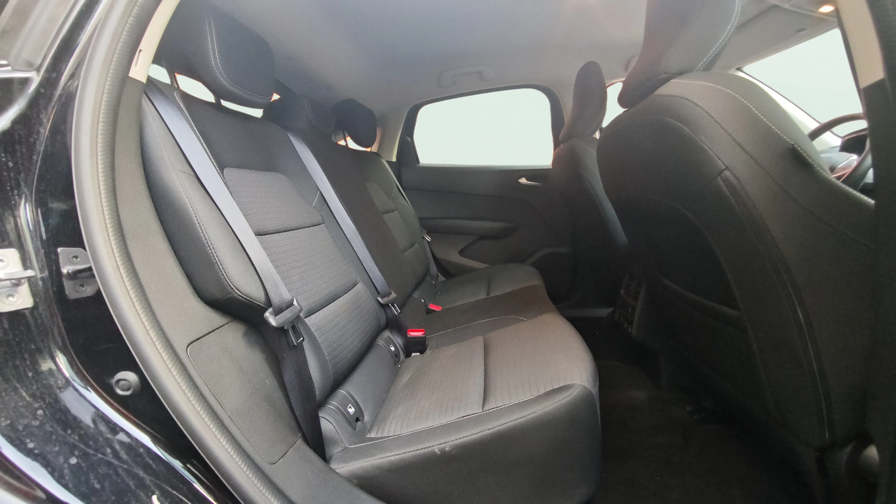 Renault Arkana Evolution TCe EDC mild hybr - foto 10