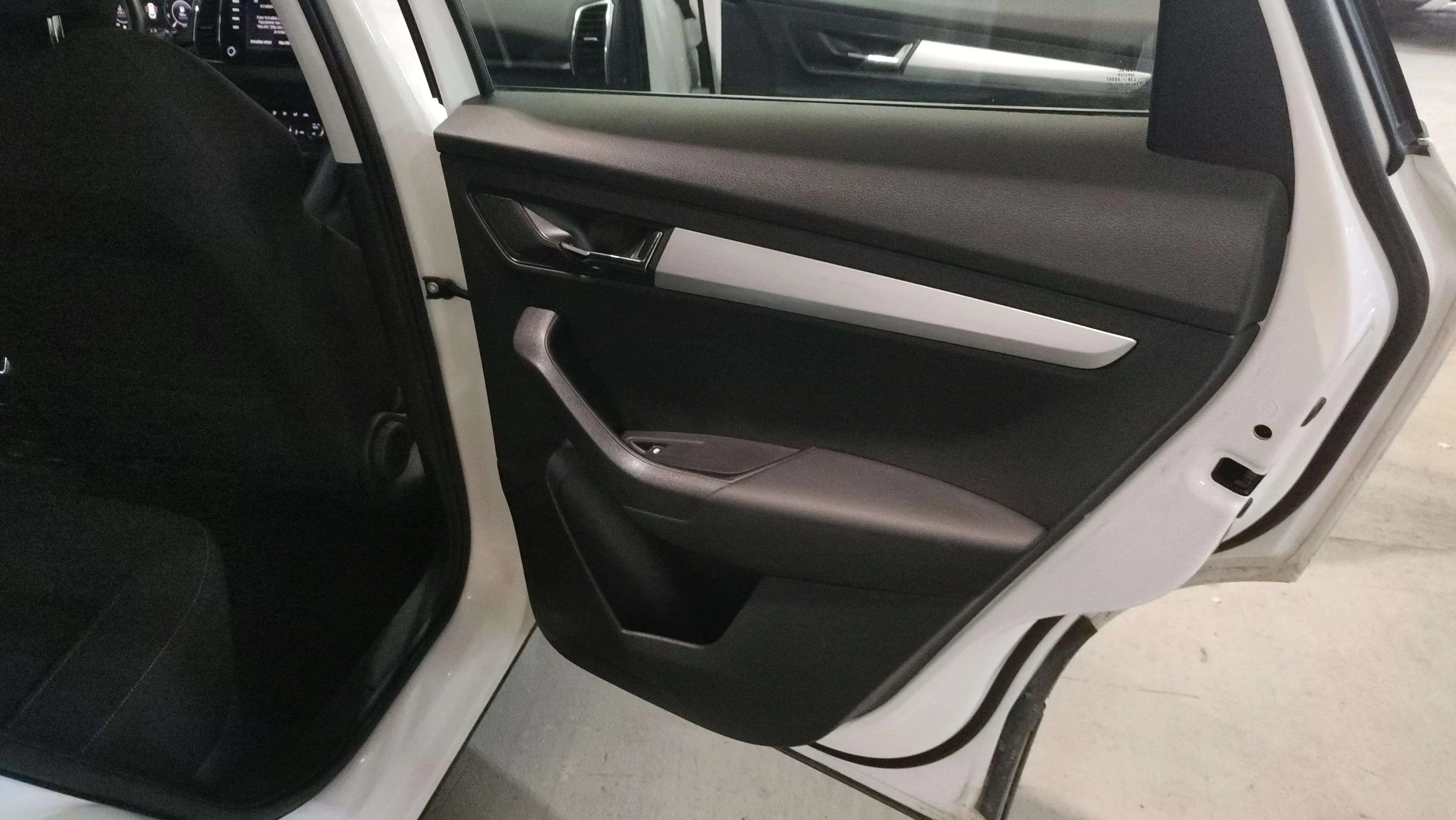 Škoda Karoq 2.0 TDI DSG 4x4 Ambition - foto 8