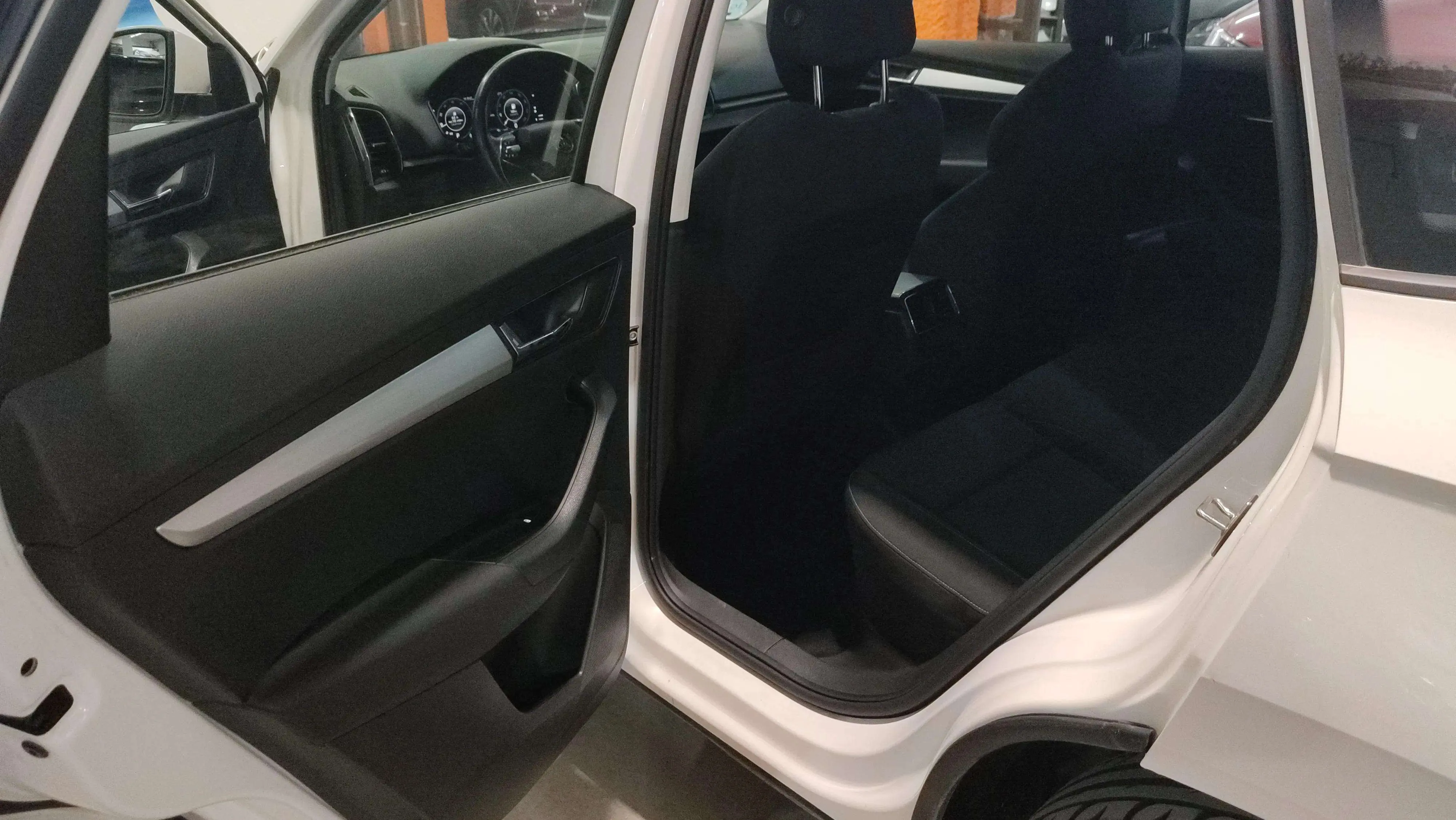 Škoda Karoq 2.0 TDI DSG 4x4 Ambition - foto 7