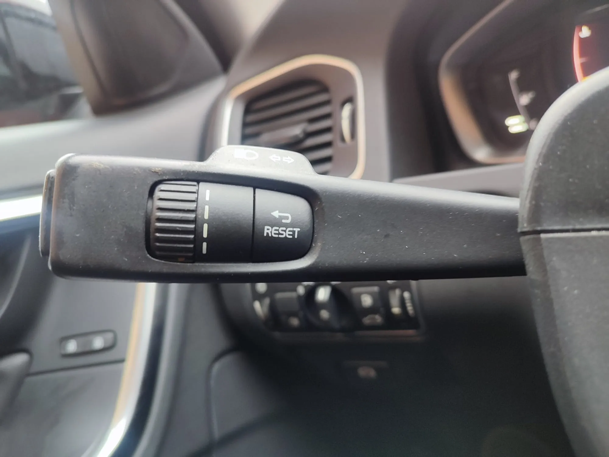 Volvo V60 2.0 D2 Kinetic - foto 24