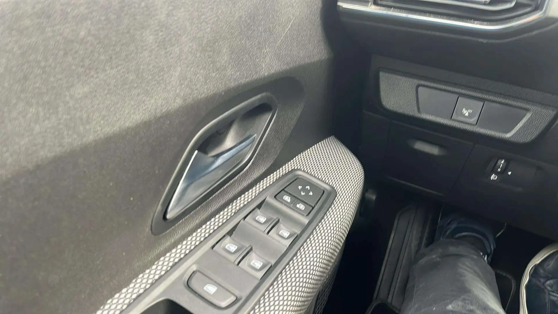 Dacia Sandero Comfort SCe - foto 23