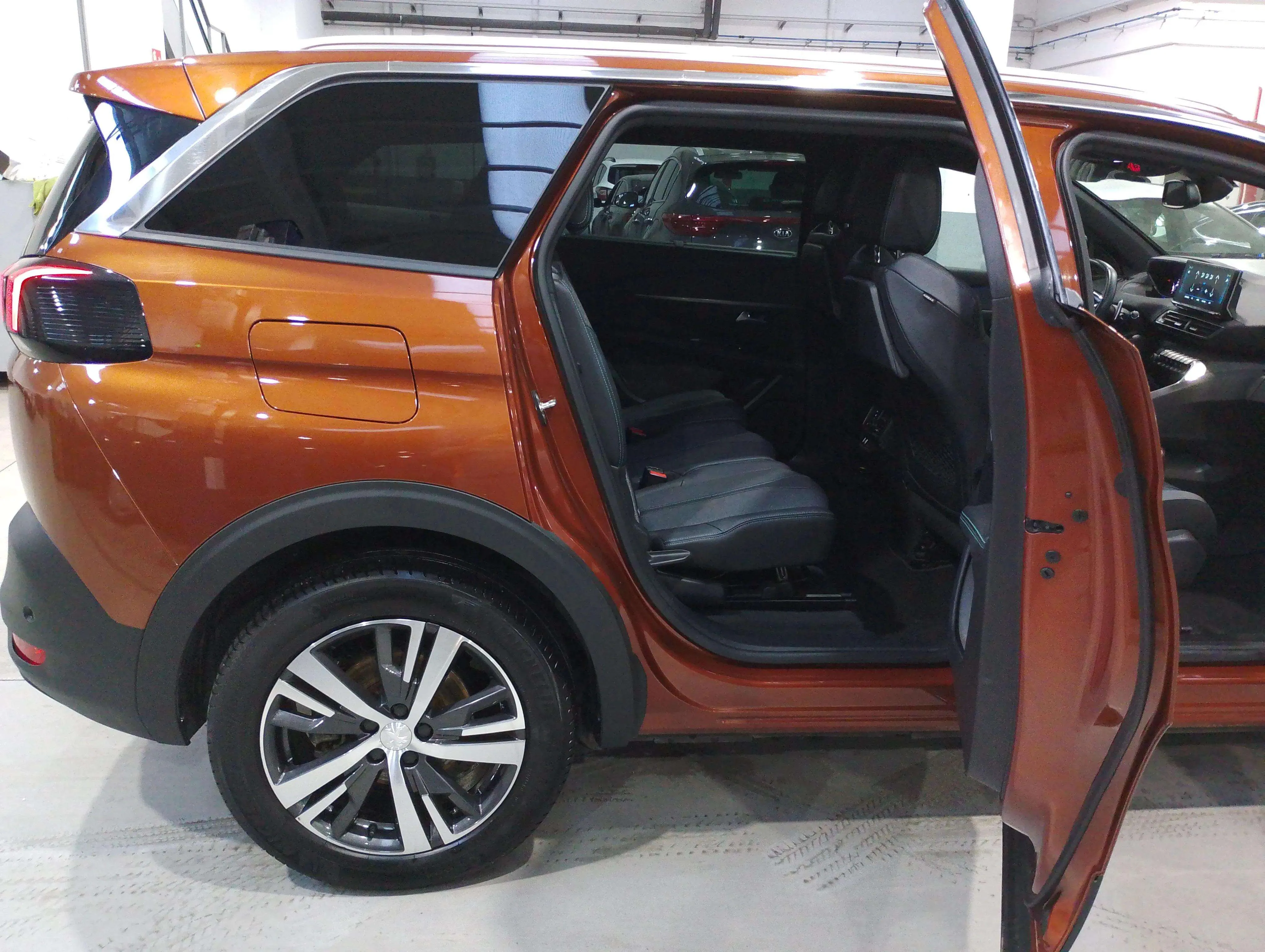 Peugeot 5008 1.5 BlueHDi Allure Pack EAT8 - foto 13