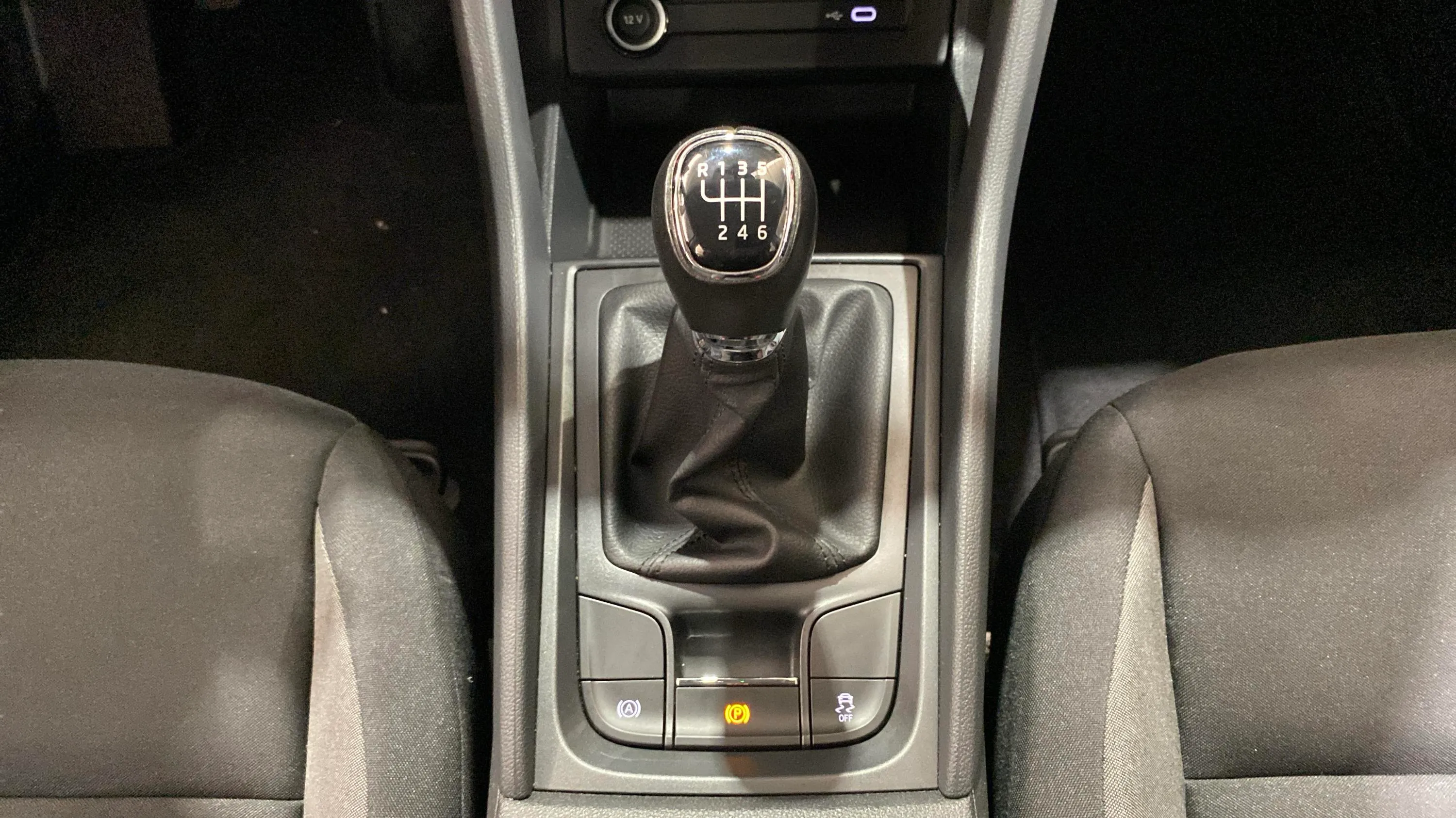 Škoda Karoq 1.0 TSI Ambition - foto 28