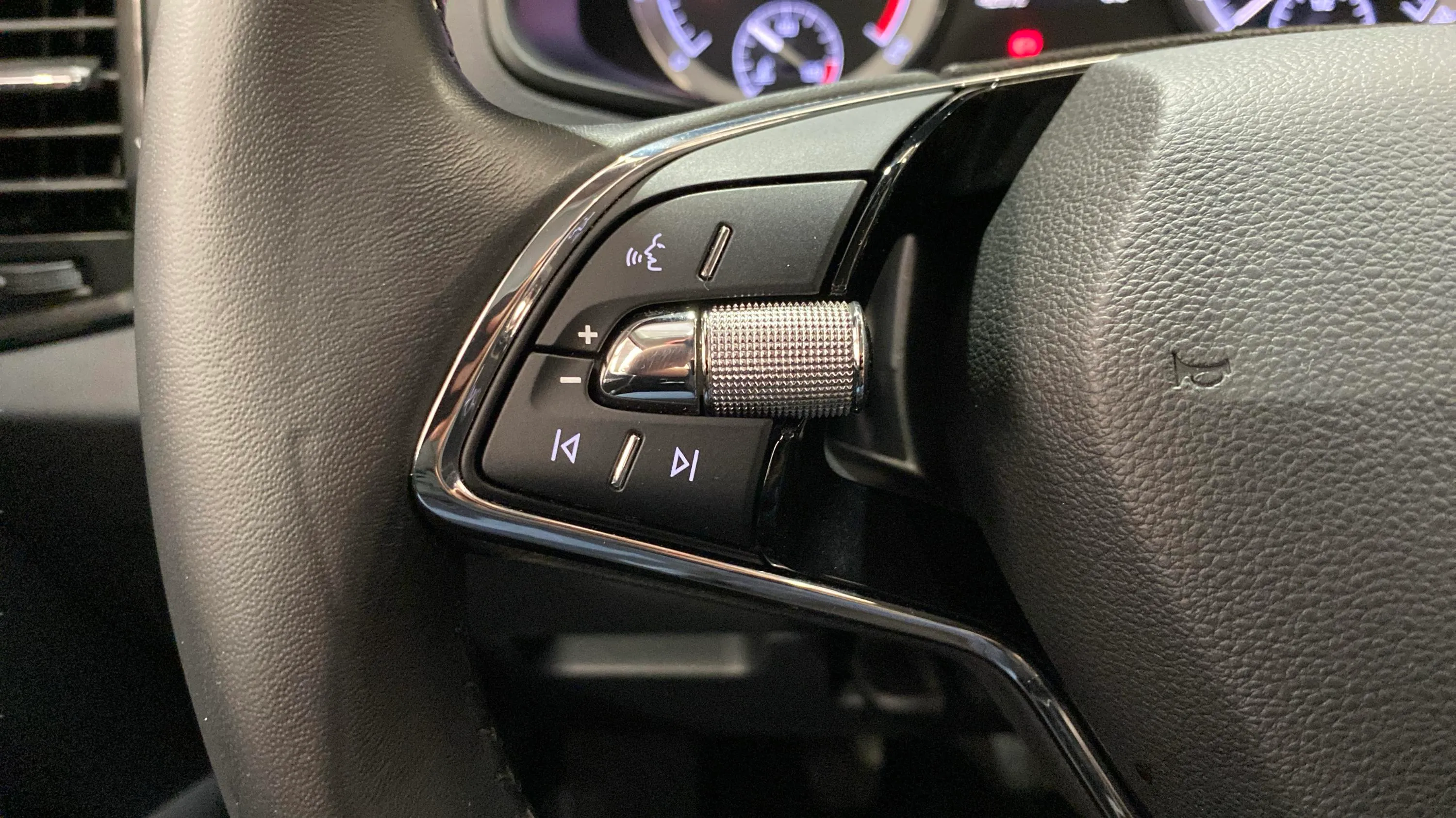 Škoda Karoq 1.0 TSI Ambition - foto 19