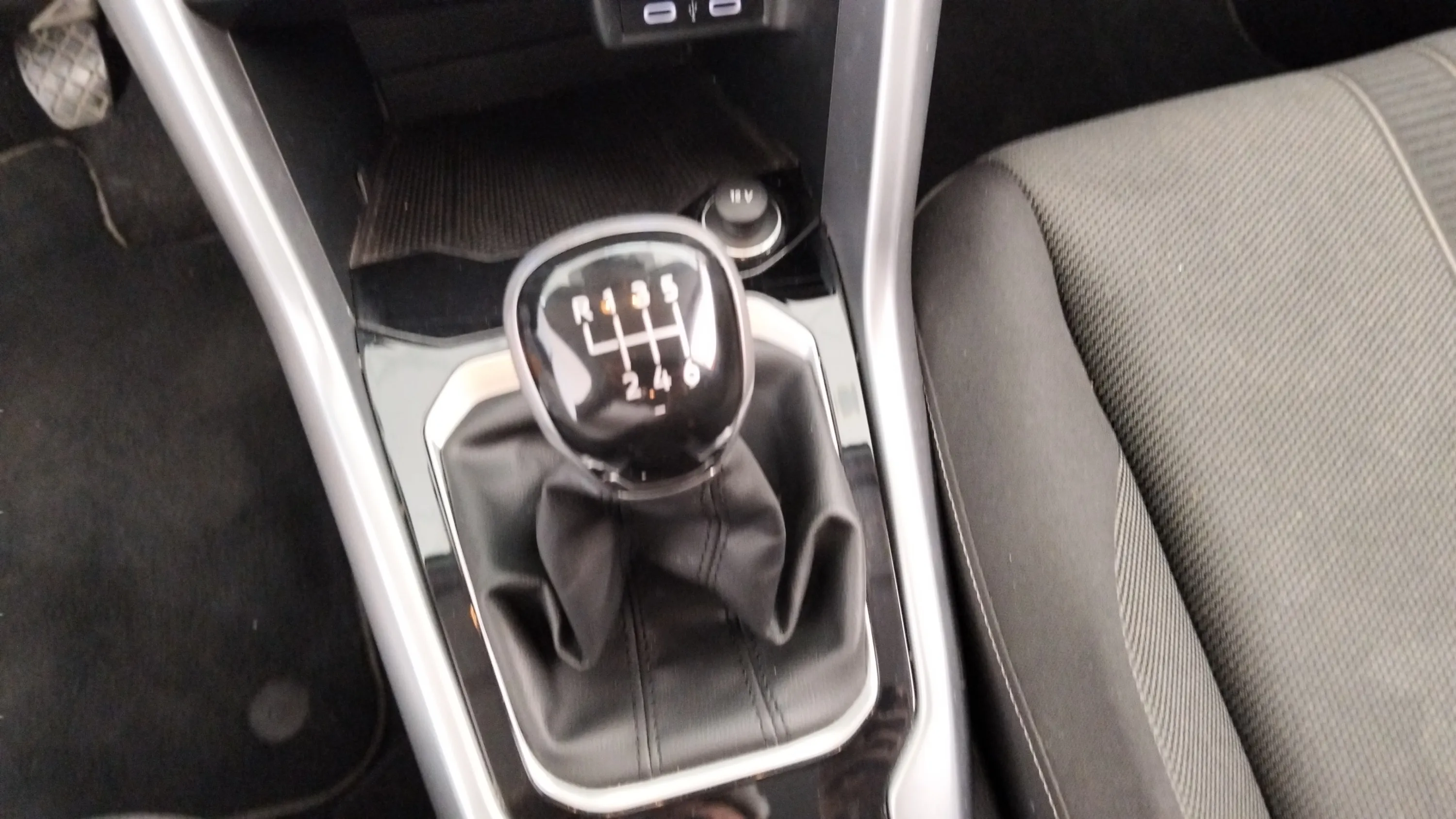 Volkswagen T-Roc Advance 1.0 TSI - foto 23