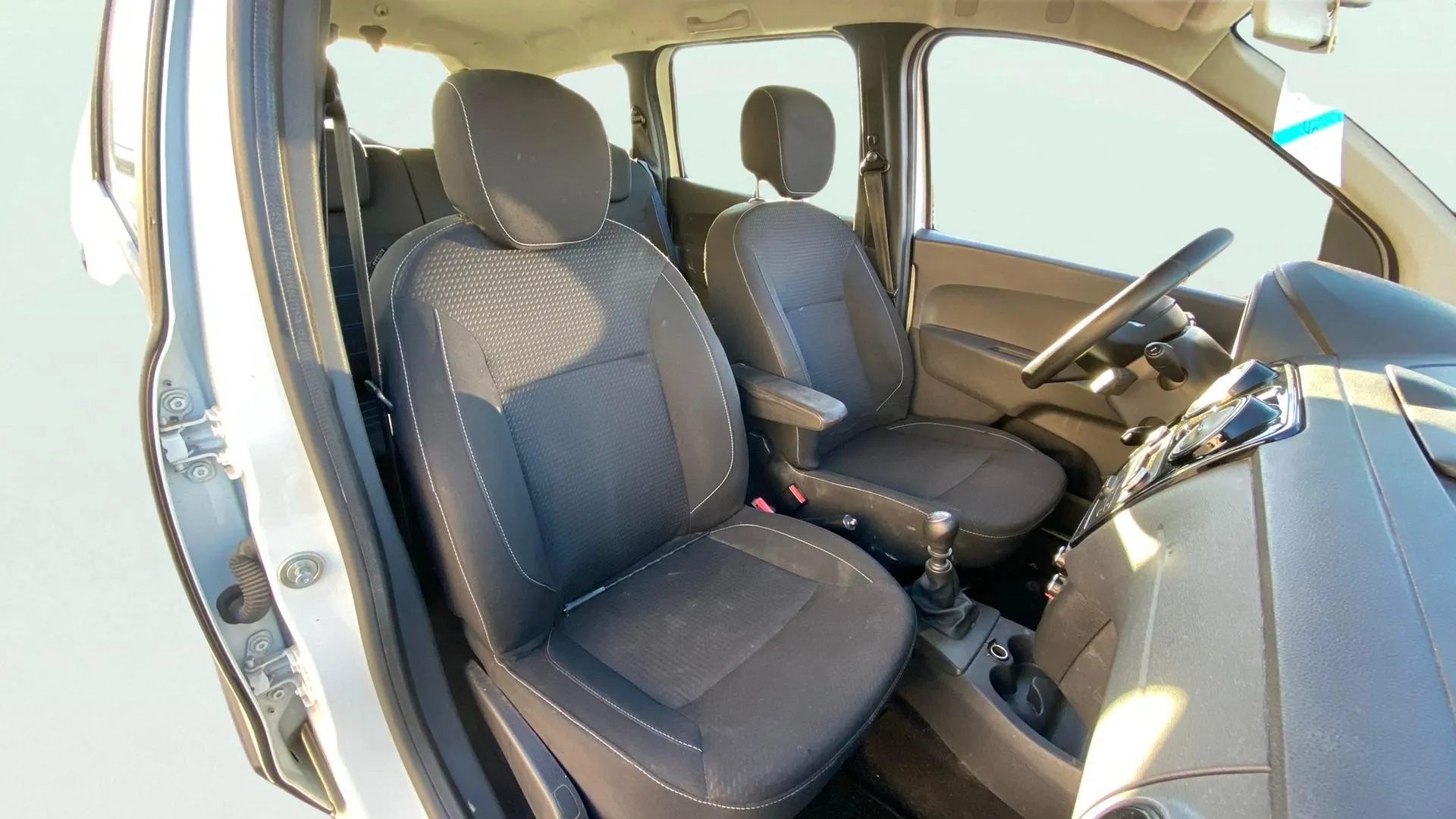 Dacia Lodgy Comfort Blue dCi 5 plazas 18 - foto 19