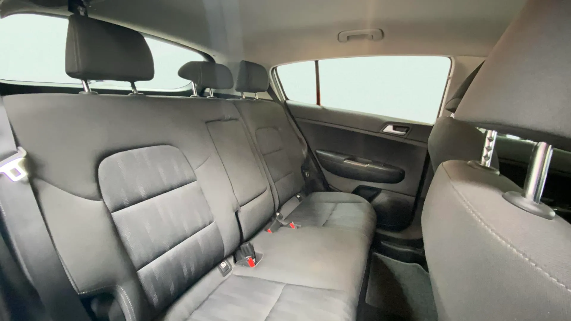 Kia Sportage 1.6 CRDi Drive 4x2 - foto 27