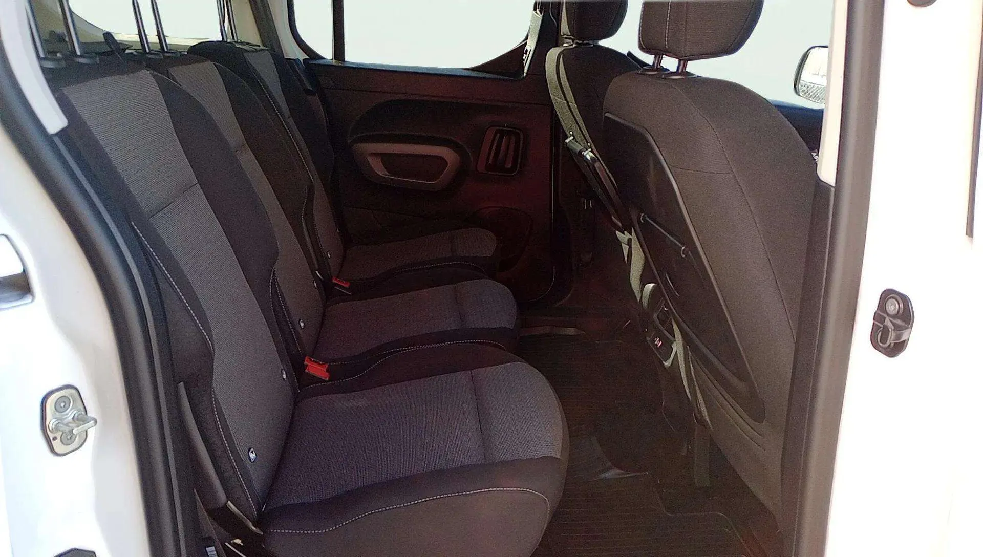 Toyota Proace City 1.199 Olivina L1 - foto 12
