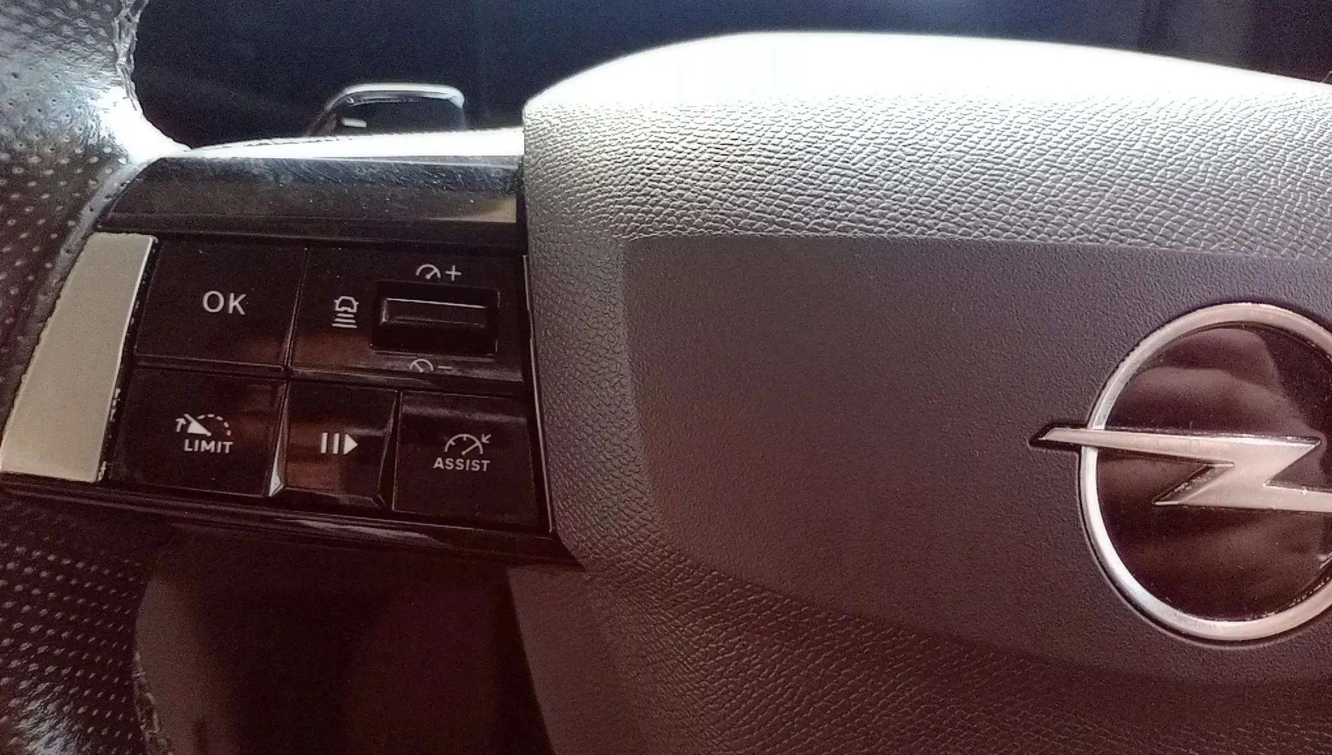 Opel Astra 1.6T Hybrid GS - foto 14