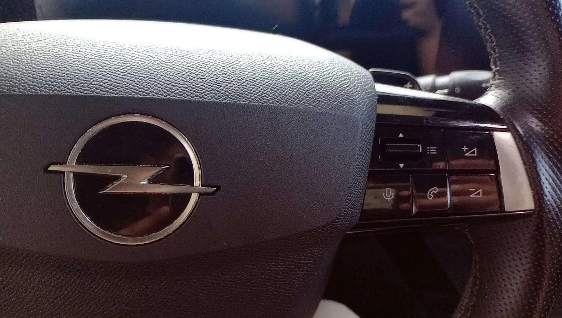 Opel Astra 1.6T Hybrid GS - foto 15