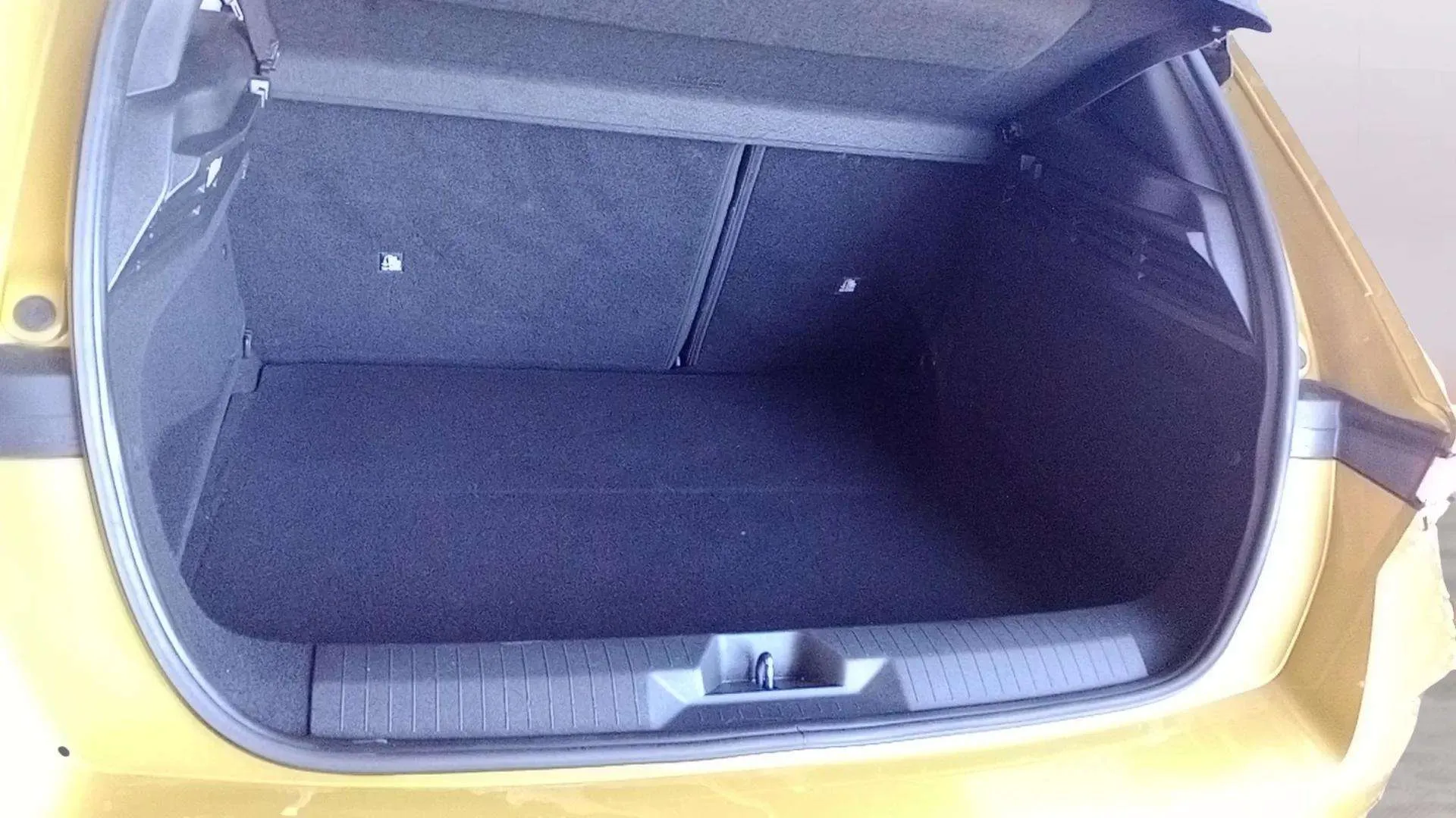 Opel Astra 1.6T Hybrid GS - foto 6