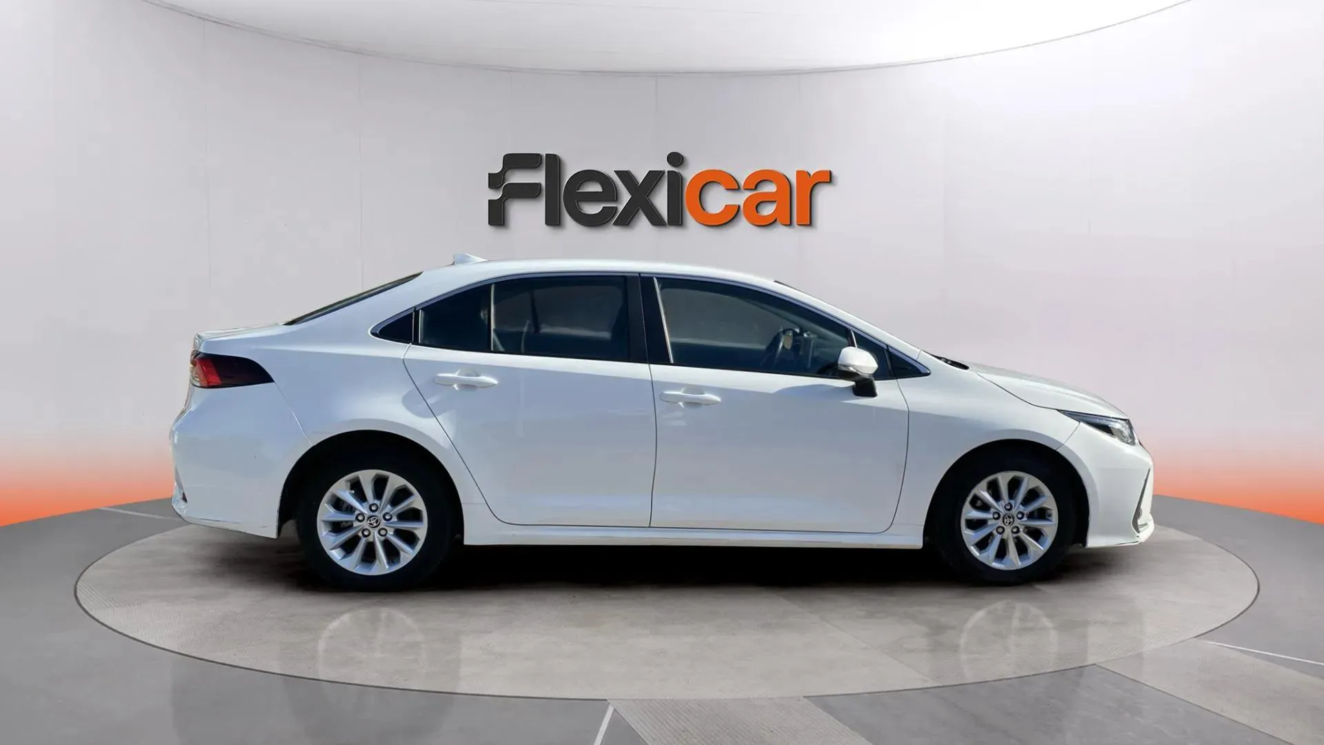 Toyota Corolla 1.5 125 Active Plus Sedan - foto 3