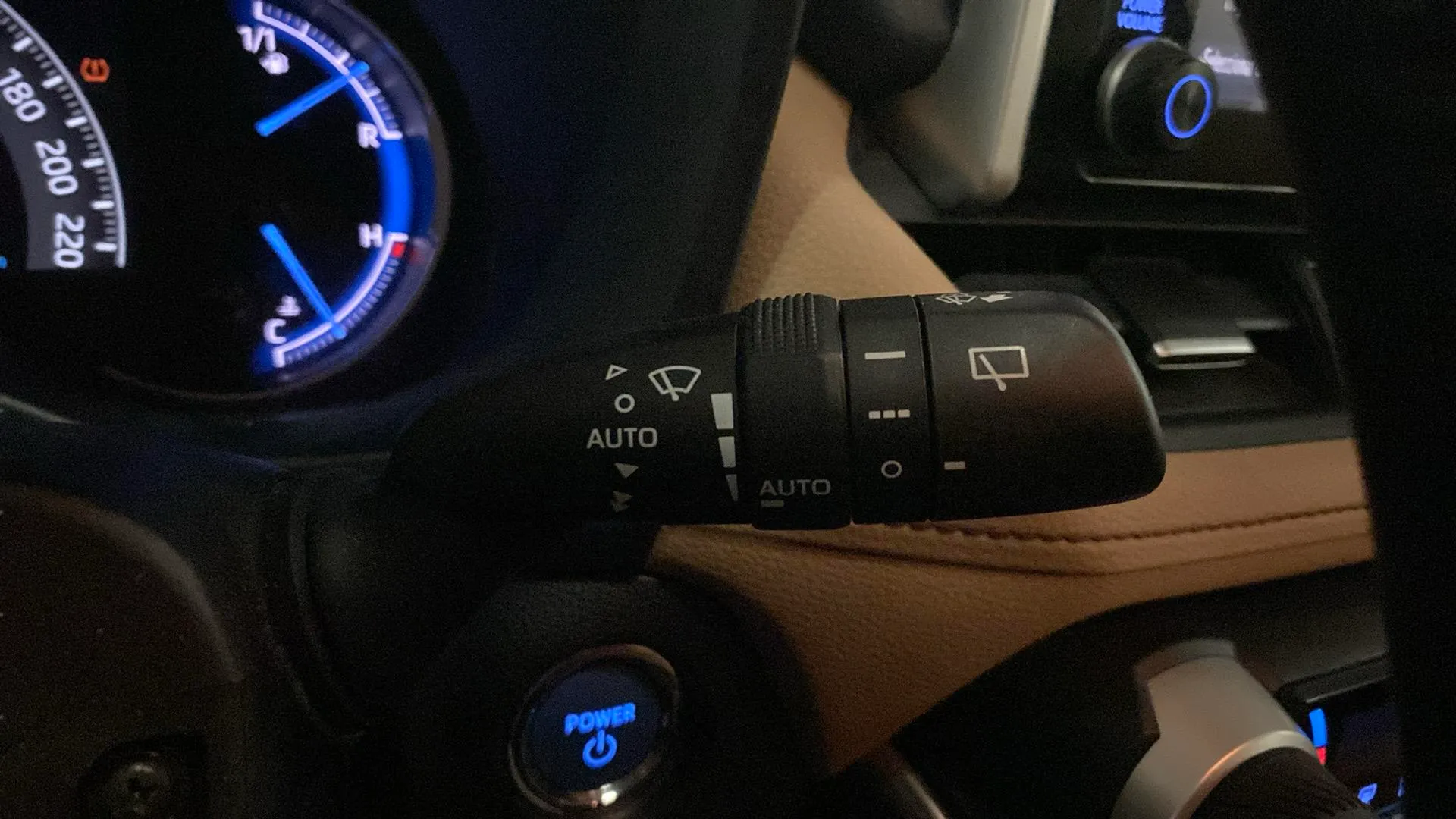Toyota RAV4 2.5l 220H Luxury - foto 17