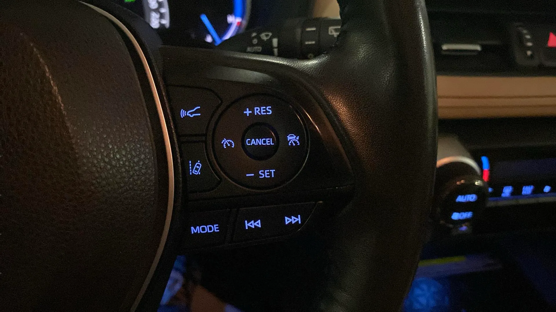 Toyota RAV4 2.5l 220H Luxury - foto 15