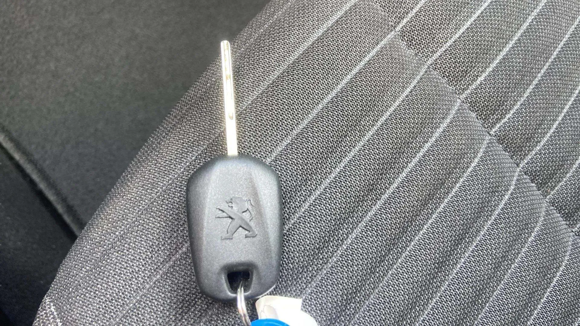 Peugeot 208 BlueHDi Active - foto 18
