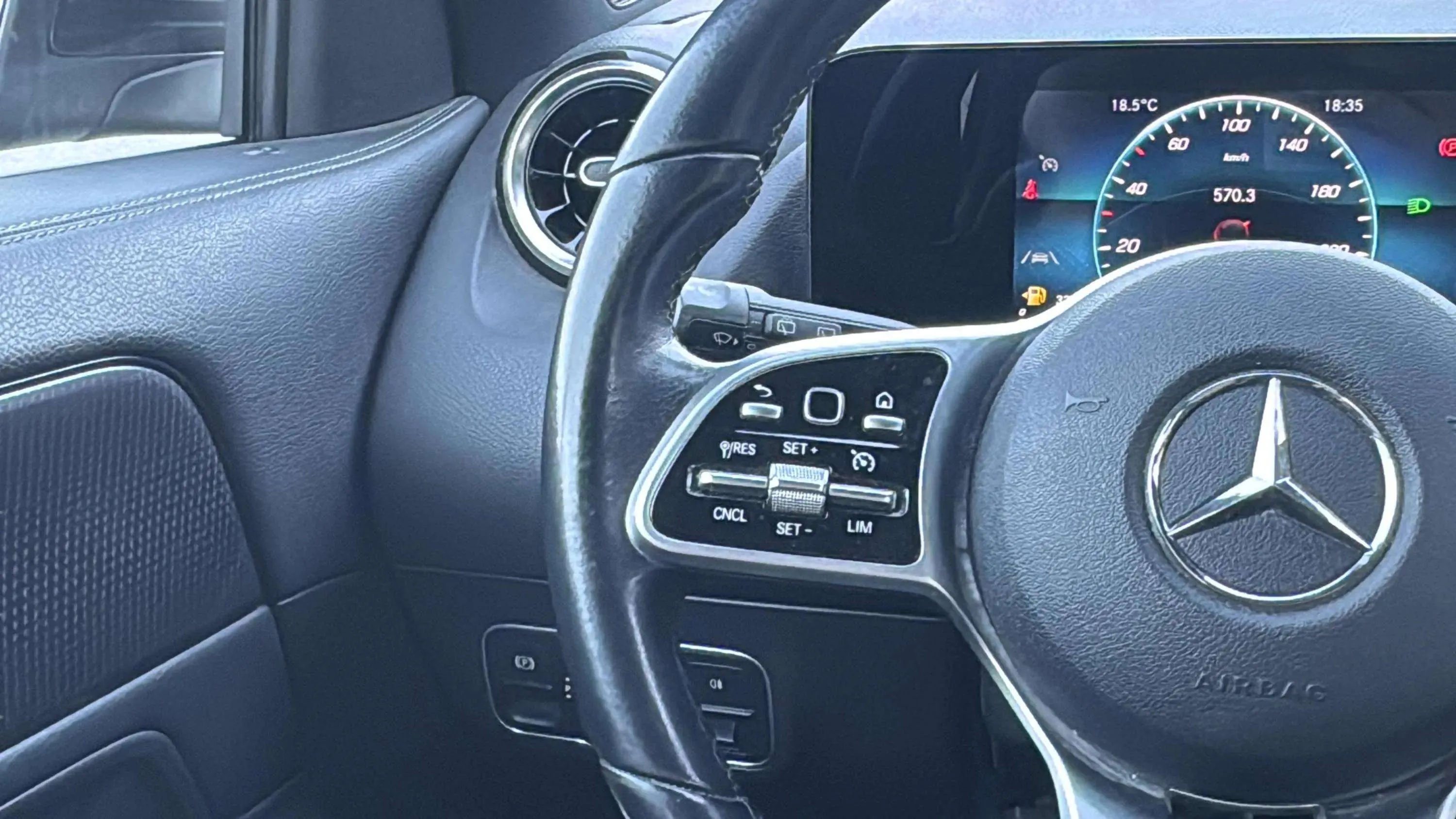 Mercedes-Benz GLA 200 D - foto 15