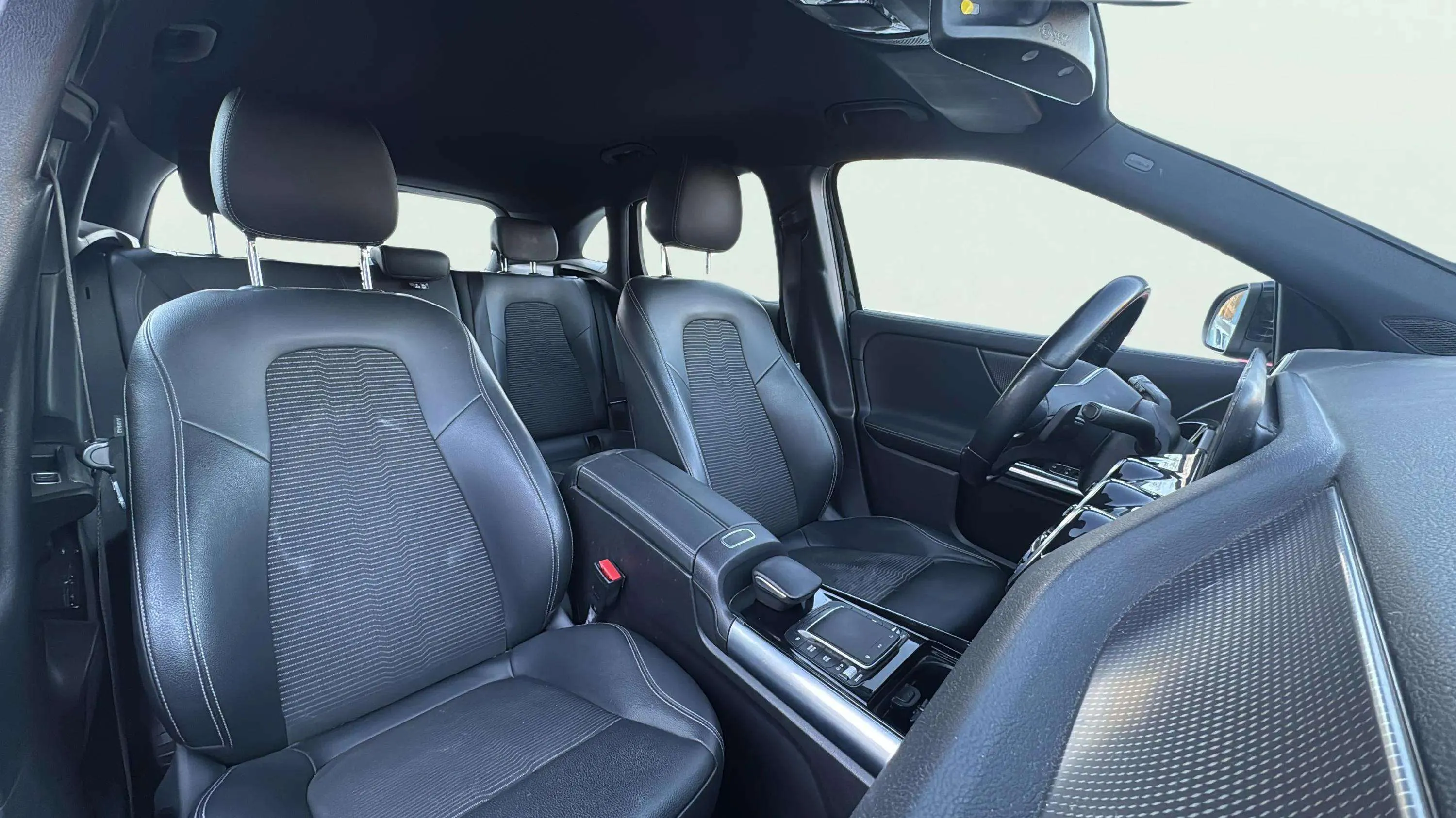 Mercedes-Benz GLA 200 D - foto 21