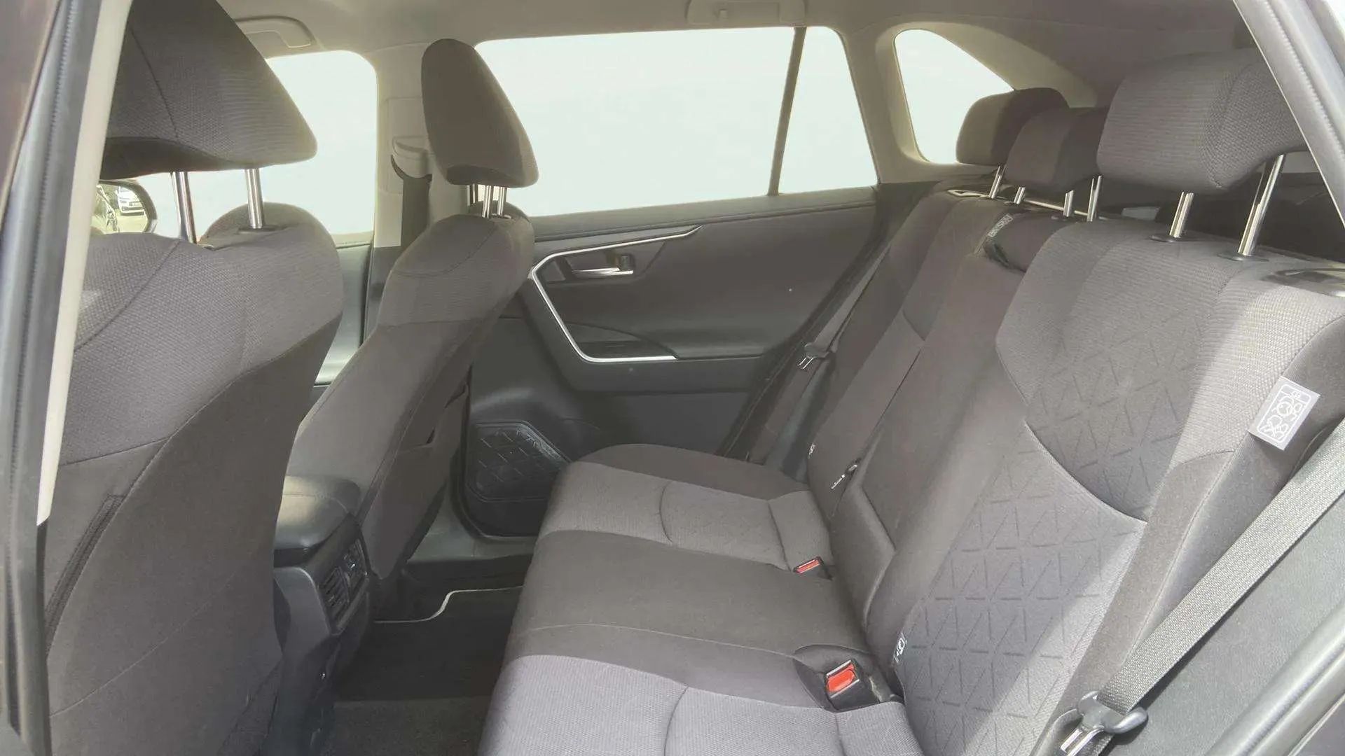 Toyota RAV4 2.5l 220H Advance - foto 21
