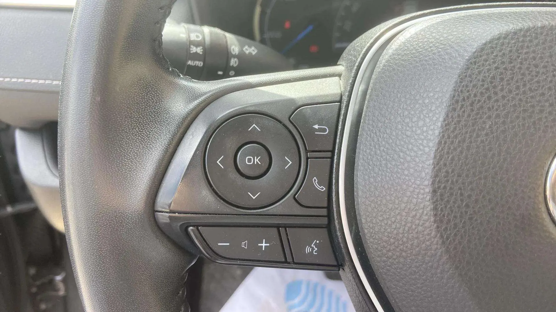 Toyota RAV4 2.5l 220H Advance - foto 15
