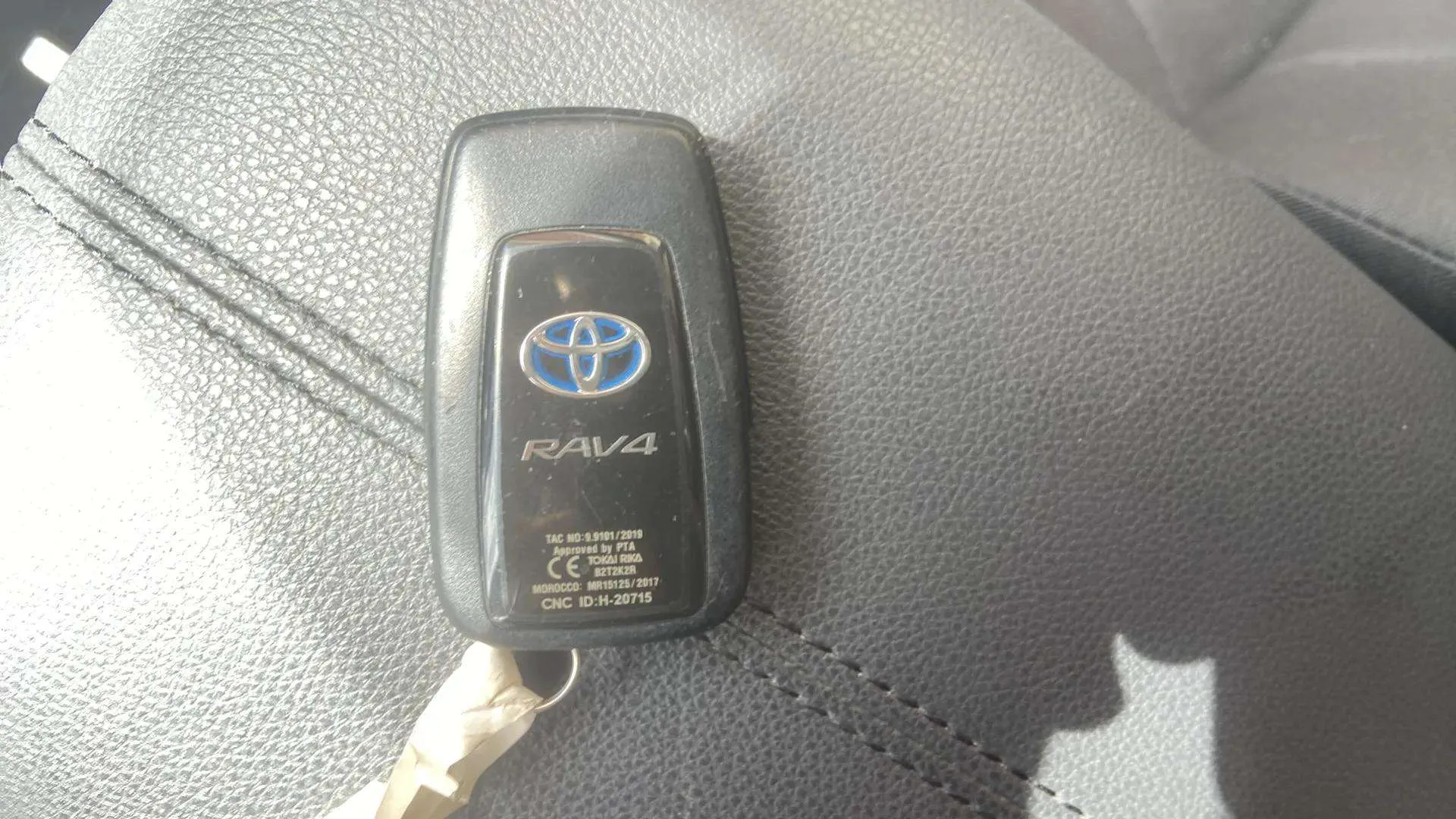 Toyota RAV4 2.5l 220H Advance - foto 19