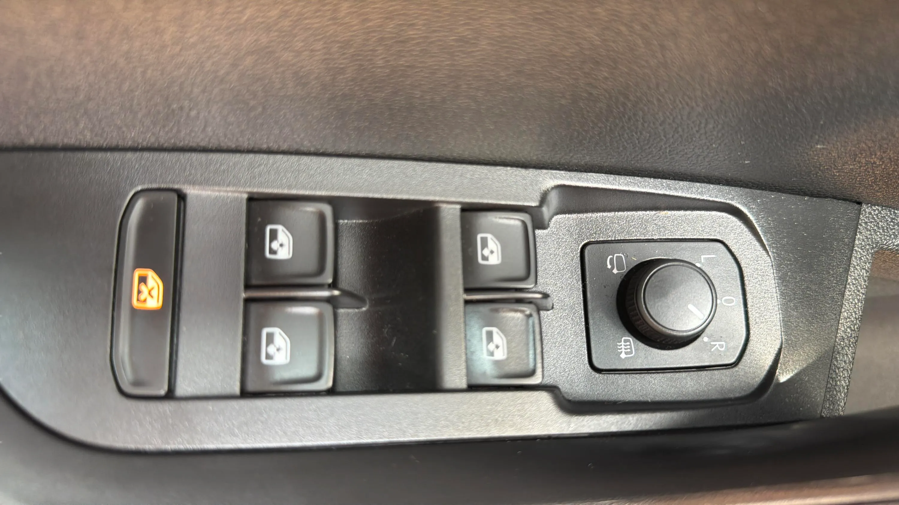 Škoda Karoq 2.0 TDI DSG 4x4 Ambition - foto 17