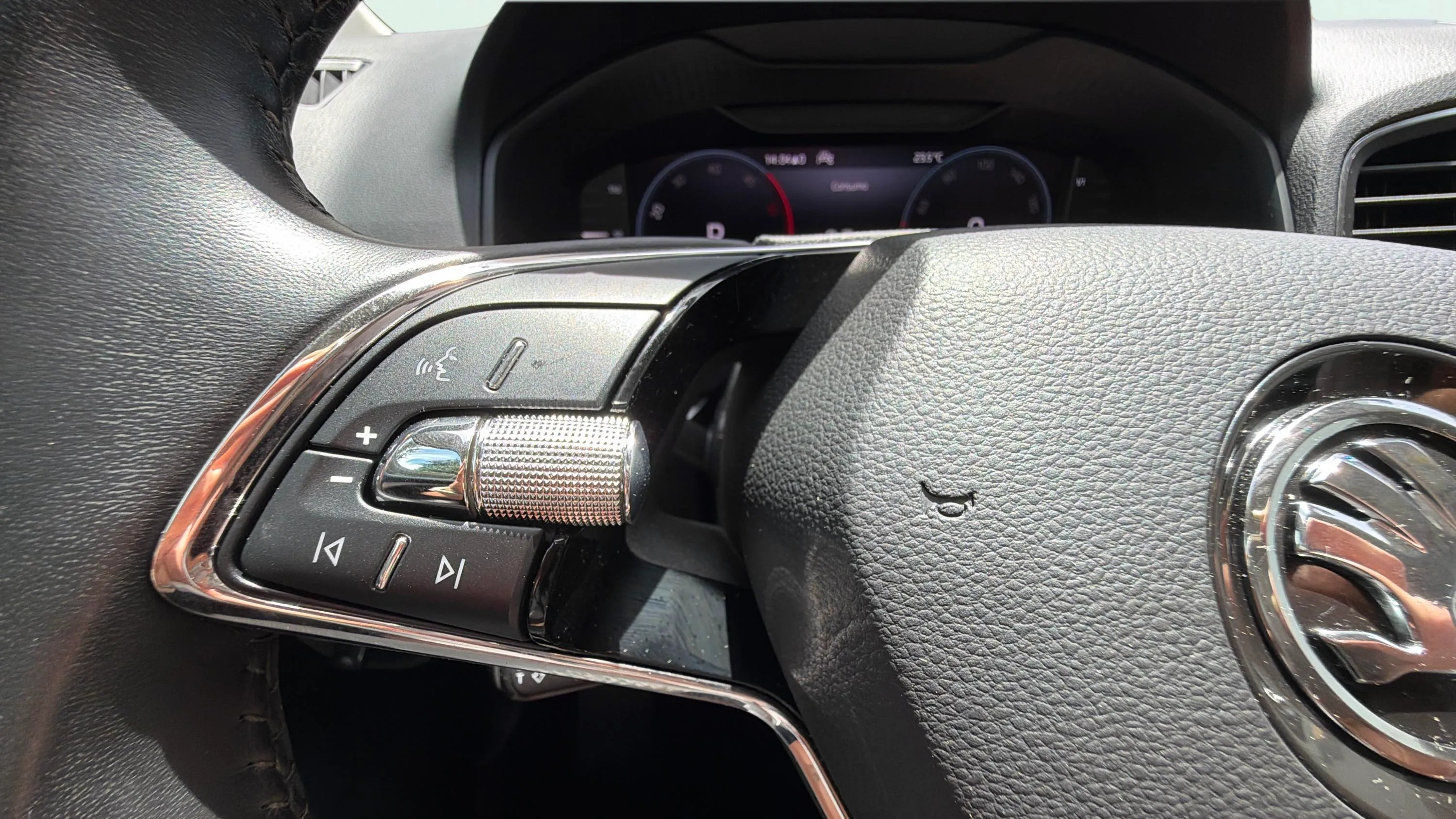 Škoda Karoq 2.0 TDI DSG 4x4 Ambition - foto 19