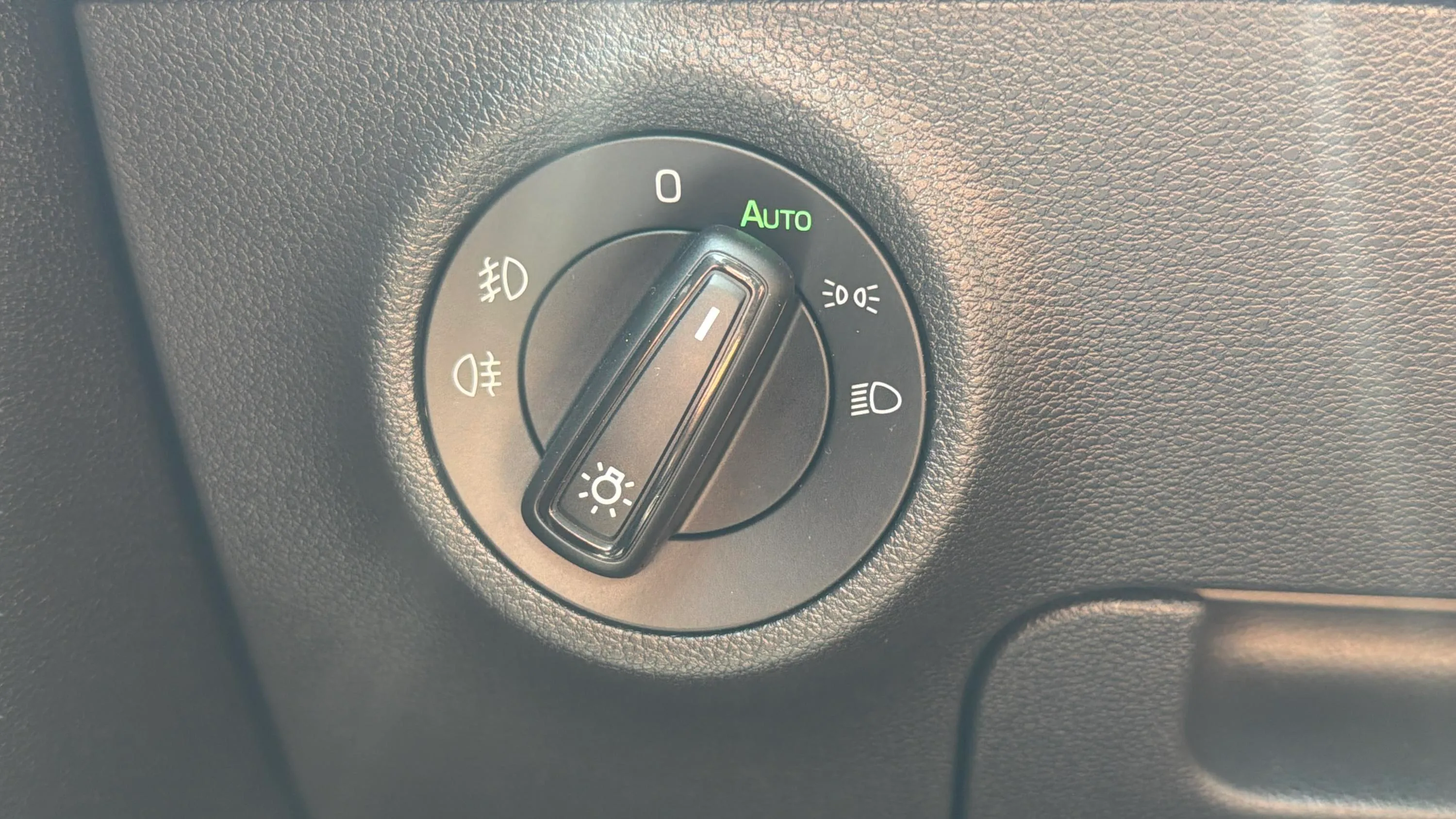 Škoda Karoq 2.0 TDI DSG 4x4 Ambition - foto 18