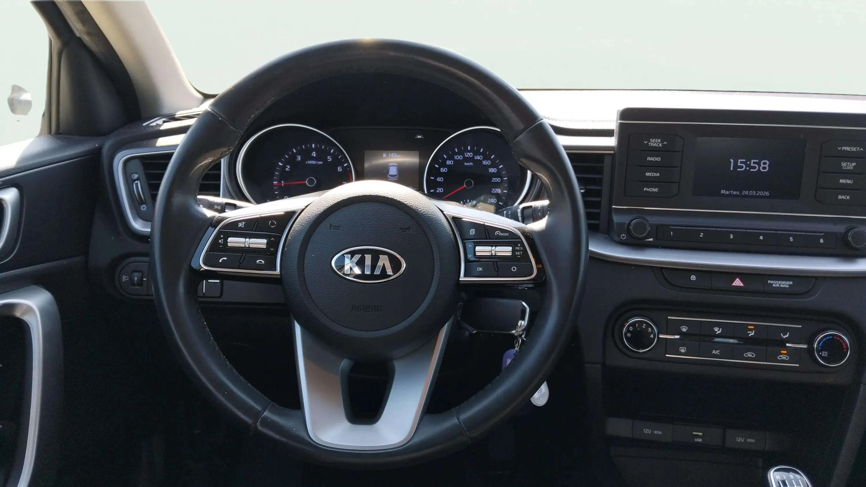 Kia Ceed 1.0 T-GDi Concept (DAB) - foto 10