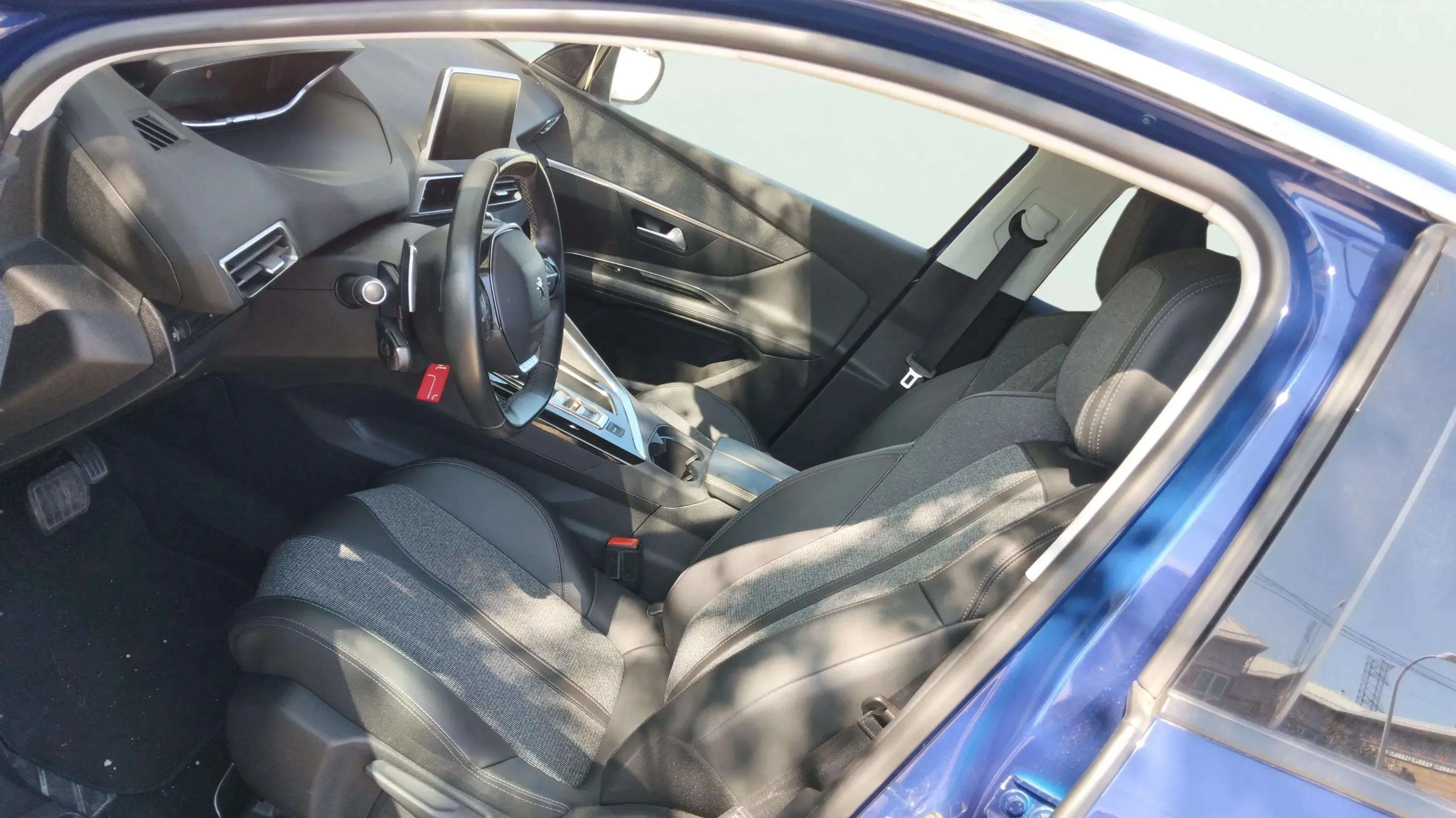 Peugeot 3008 1.5 BlueHDi Allure EAT8 - foto 24