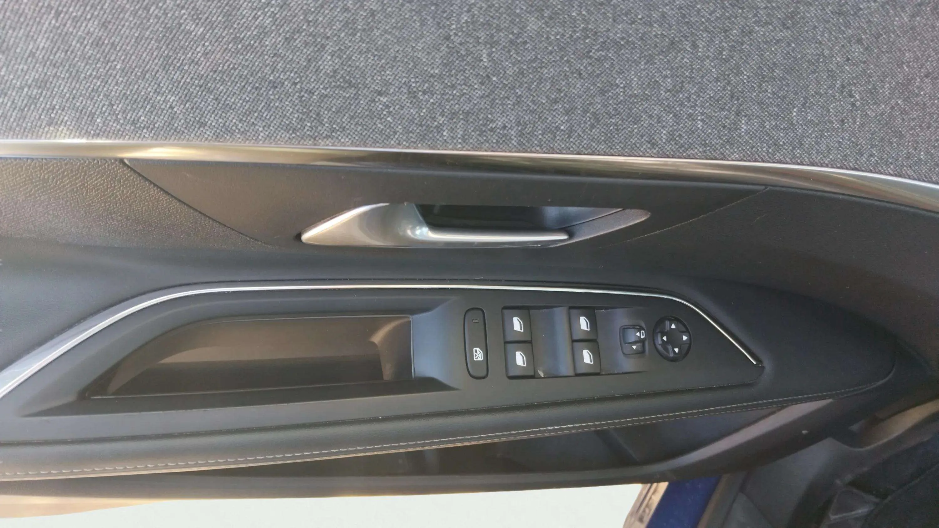 Peugeot 3008 1.5 BlueHDi Allure EAT8 - foto 23