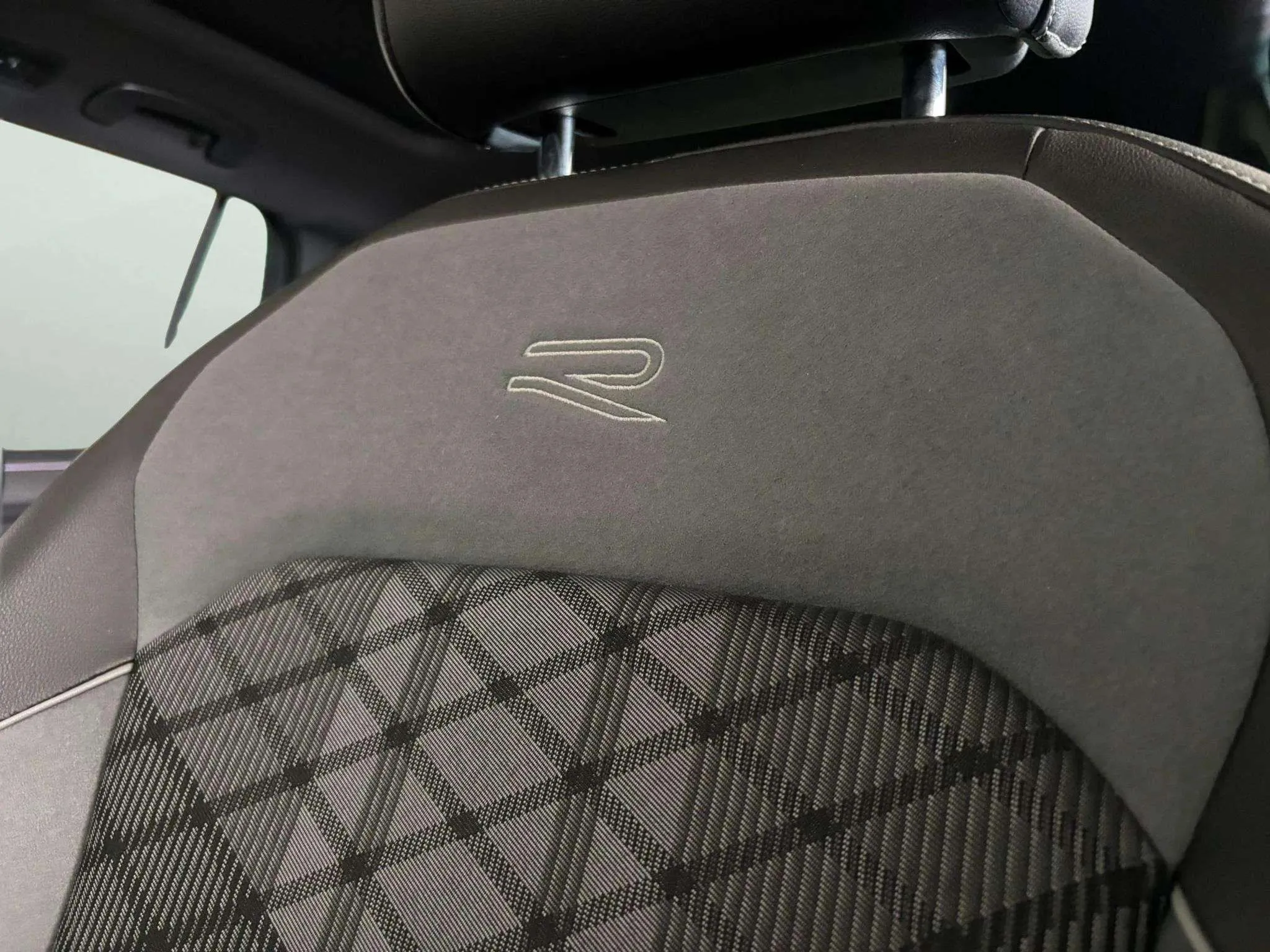 Volkswagen Tiguan R-Line 2.0 TDI DSG - foto 18