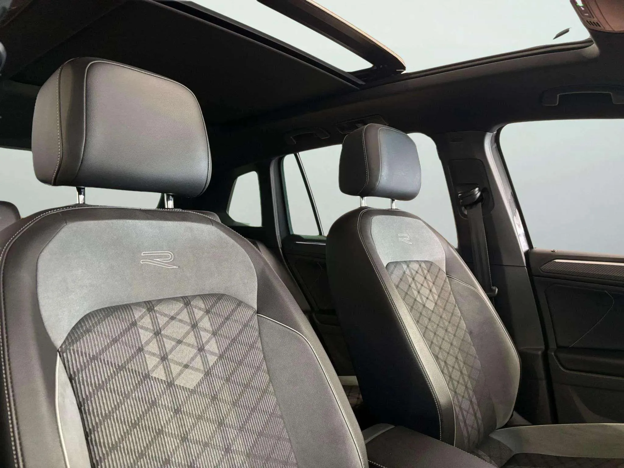 Volkswagen Tiguan R-Line 2.0 TDI DSG - foto 15