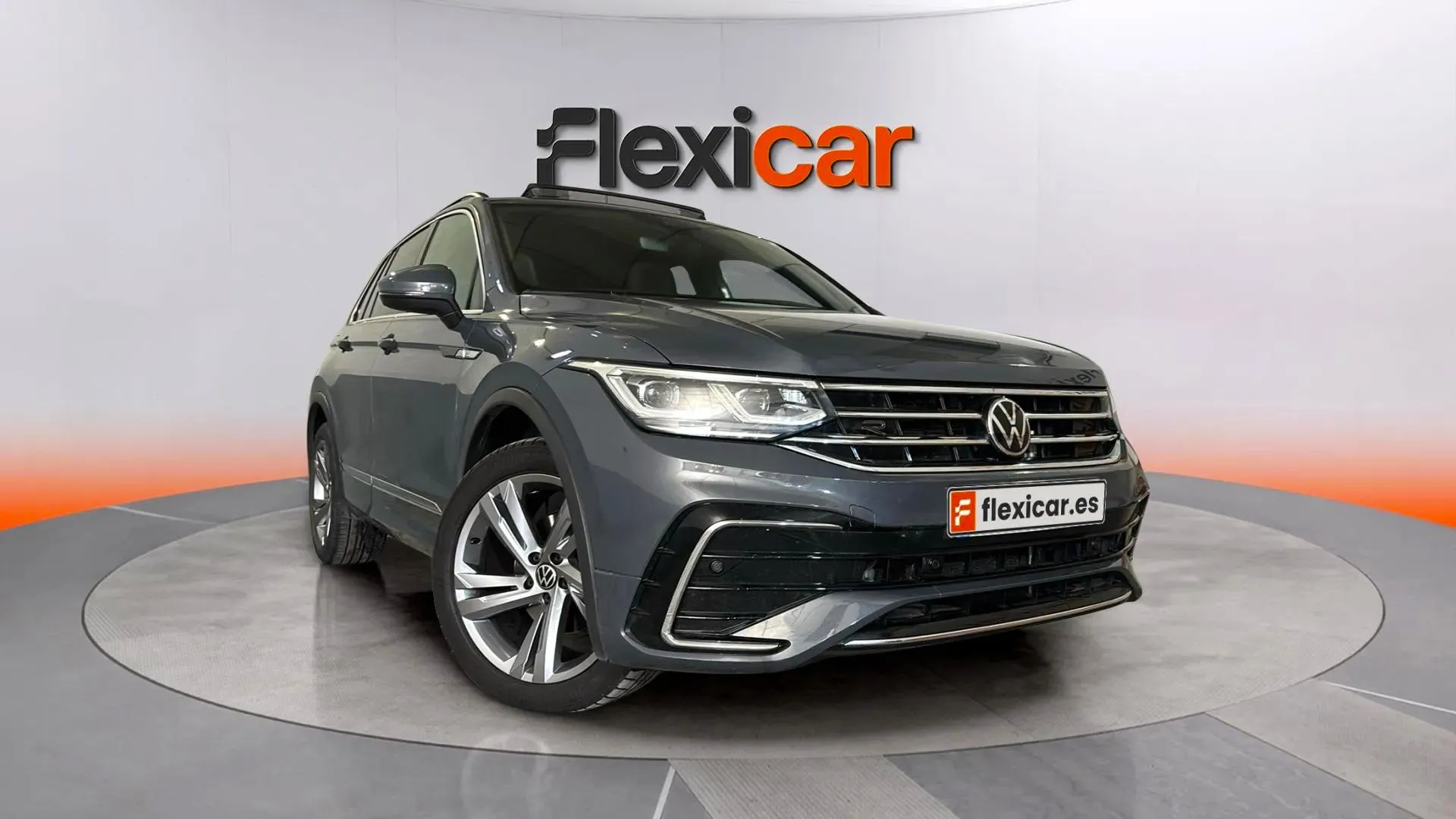 Volkswagen Tiguan R-Line 2.0 TDI DSG - foto 1
