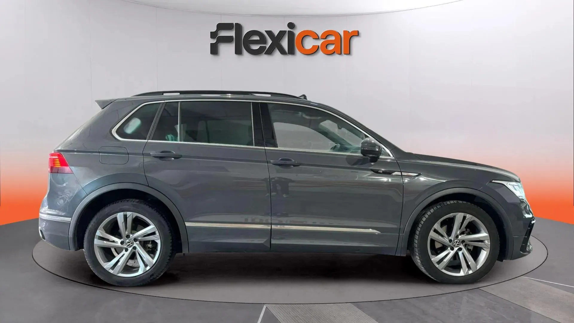 Volkswagen Tiguan R-Line 2.0 TDI DSG - foto 3