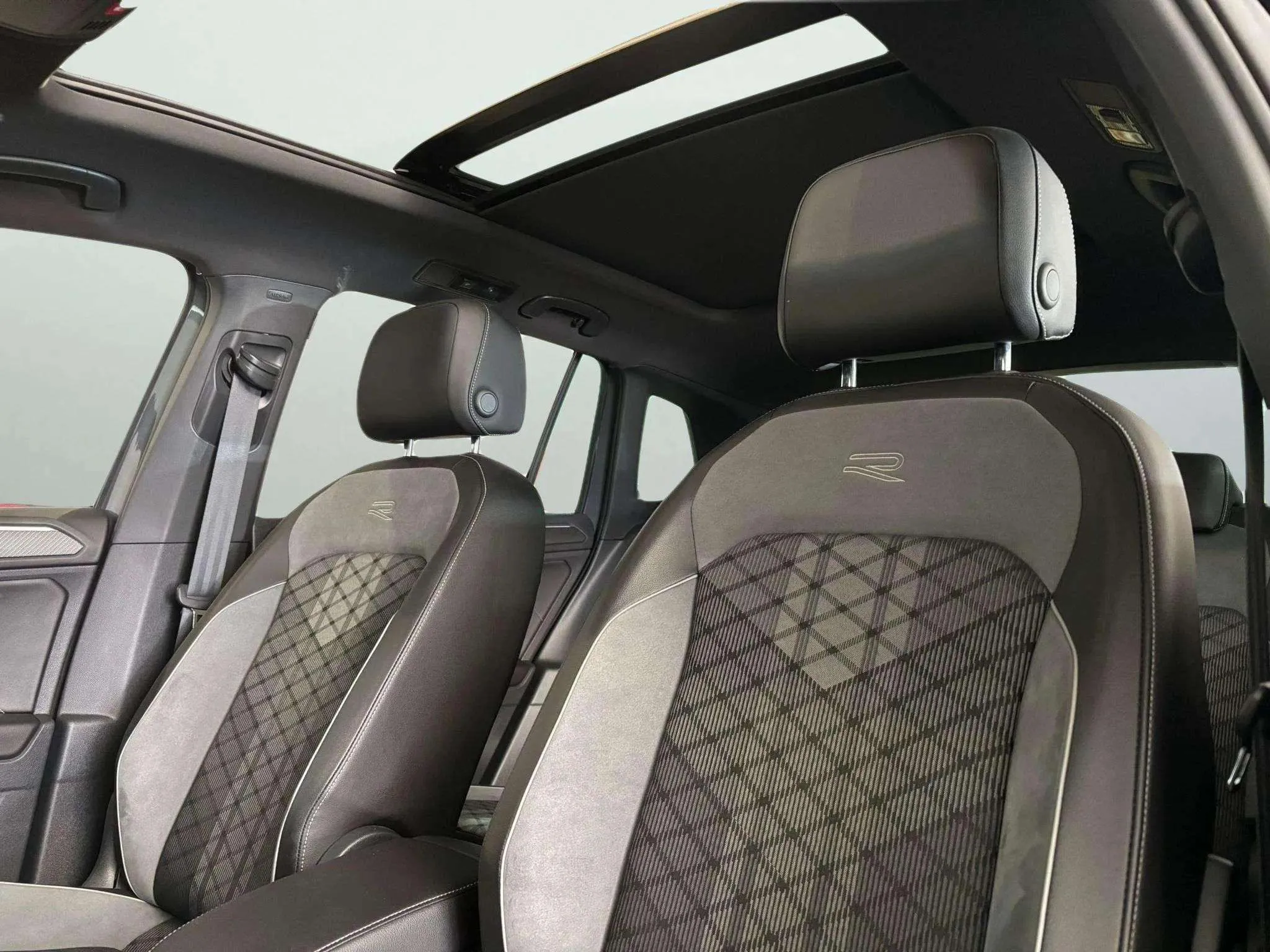 Volkswagen Tiguan R-Line 2.0 TDI DSG - foto 14