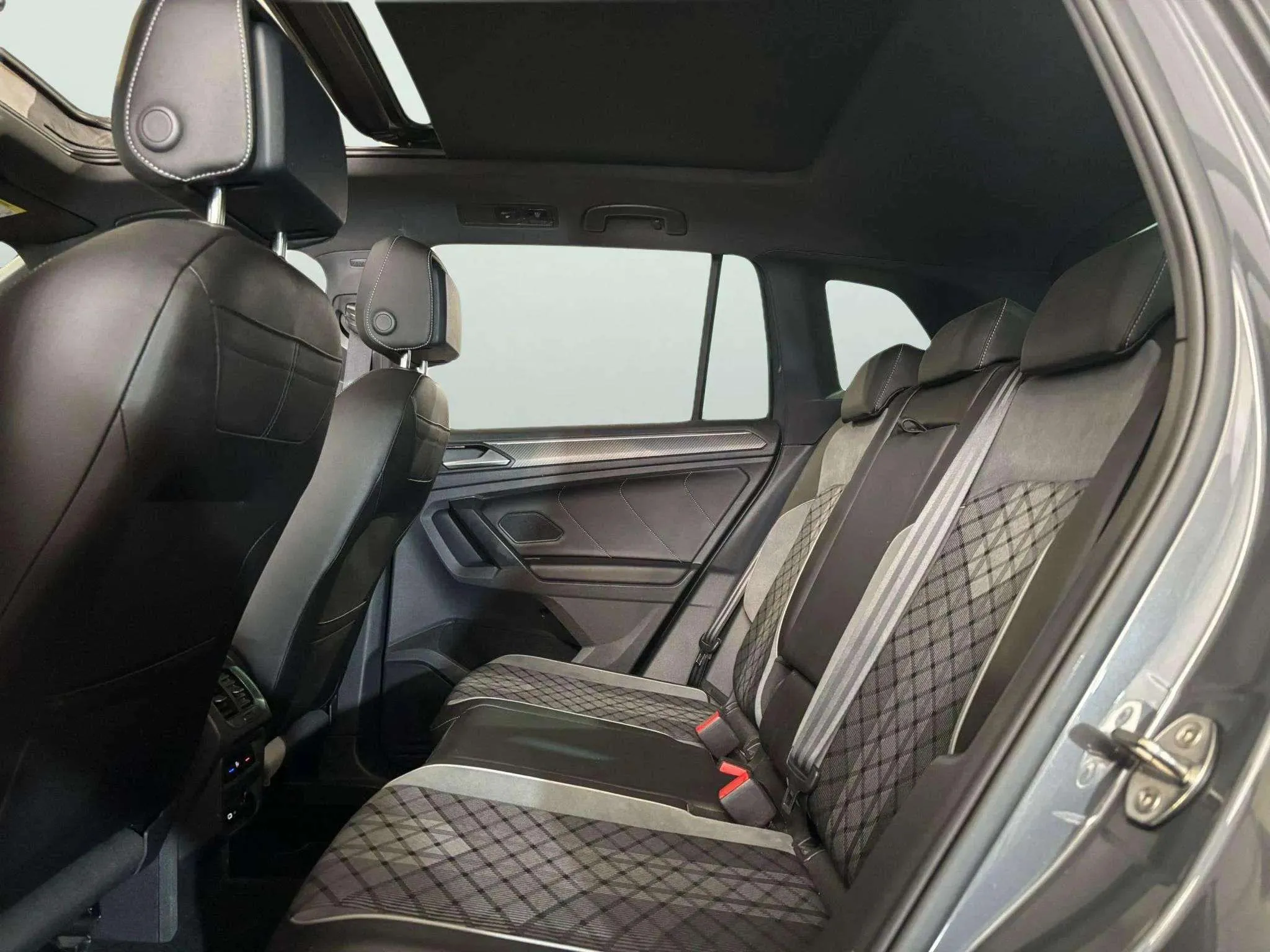Volkswagen Tiguan R-Line 2.0 TDI DSG - foto 16