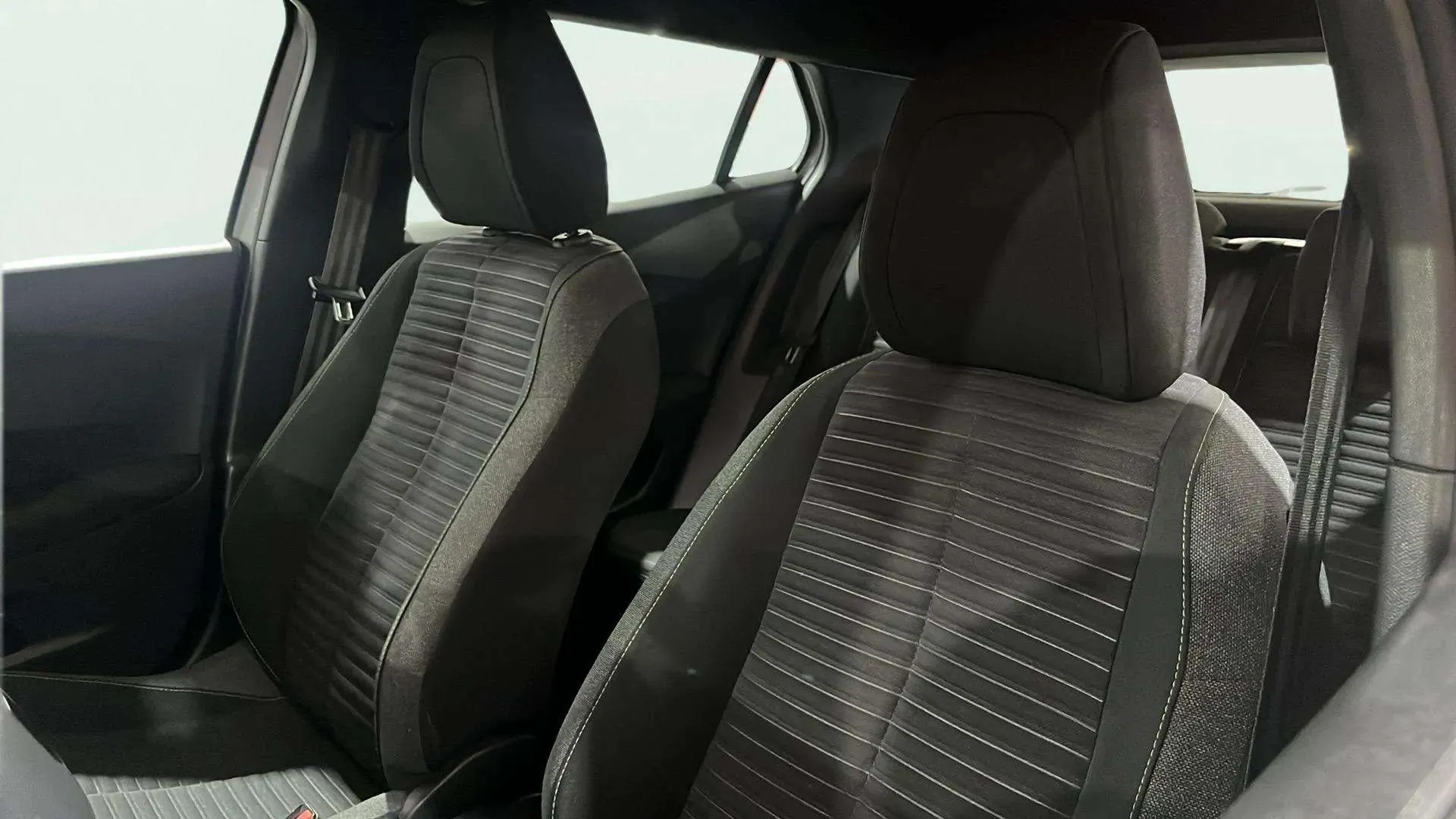 Peugeot 2008 Active Pack PureTech 100 - foto 24