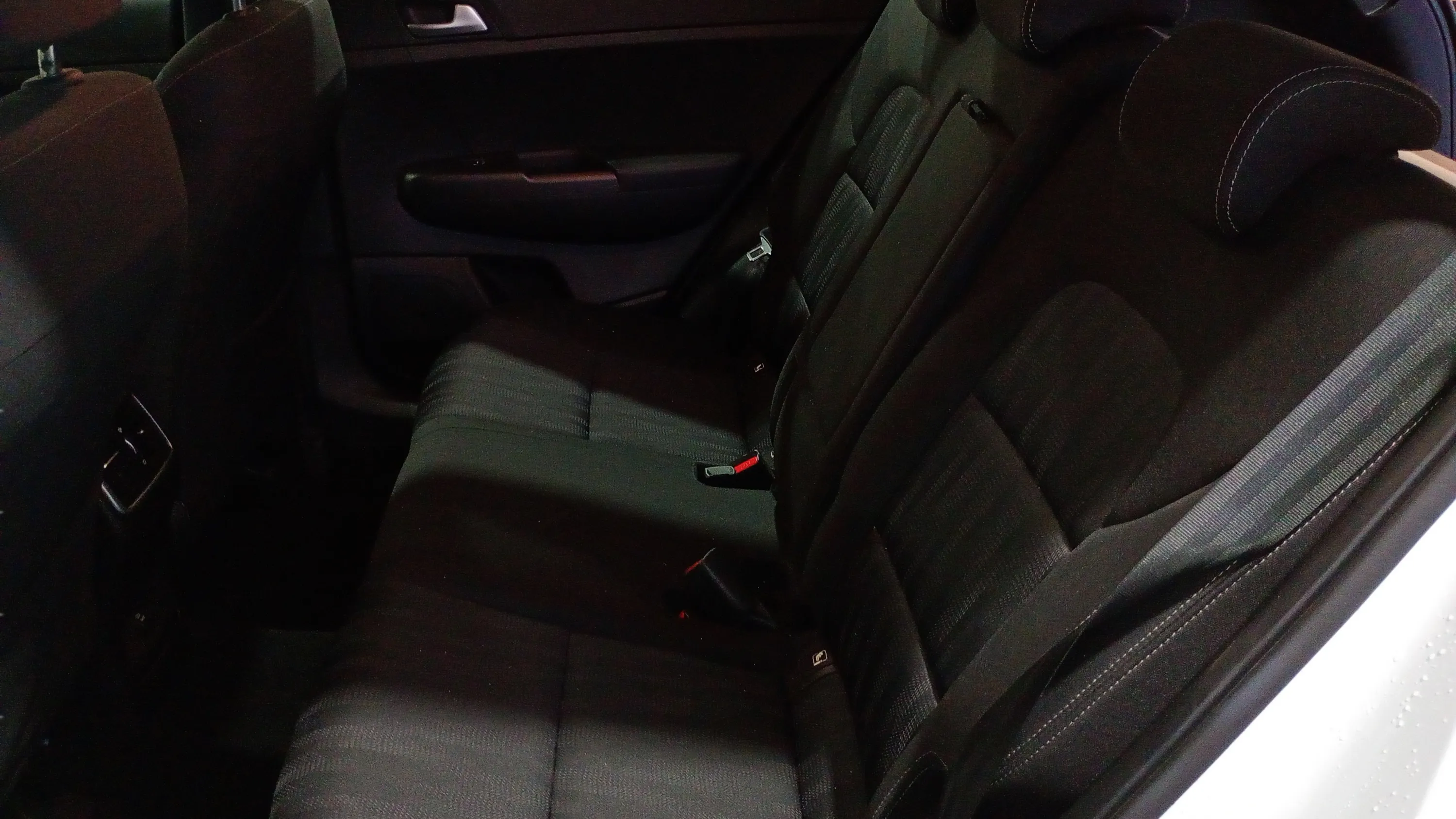 Kia Sportage 1.6 MHEV Black Edition 4x2 - foto 21