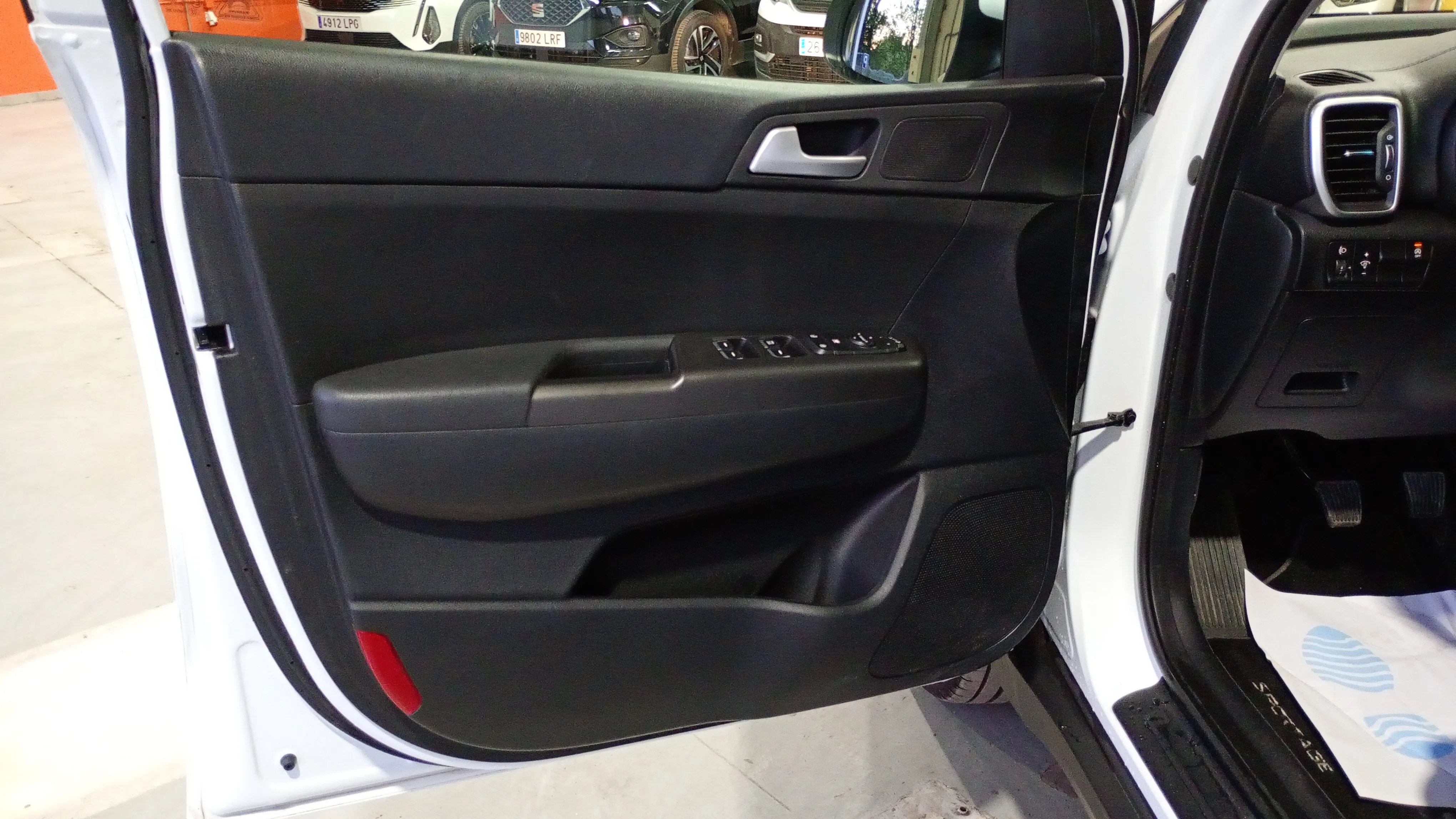 Kia Sportage 1.6 MHEV Black Edition 4x2 - foto 25